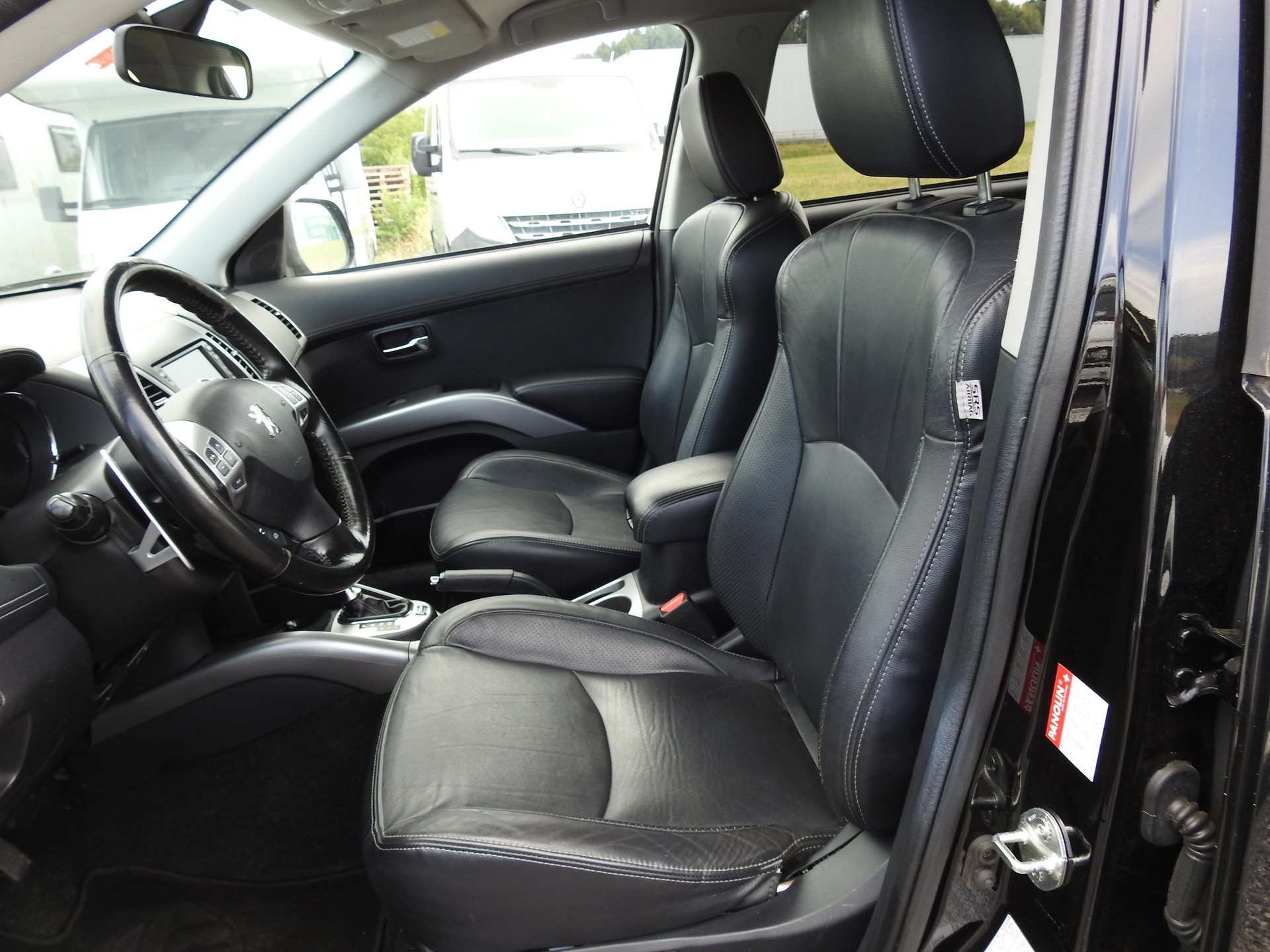PEUGEOT 4007 2.2 HDi Platinum Edition-image-12