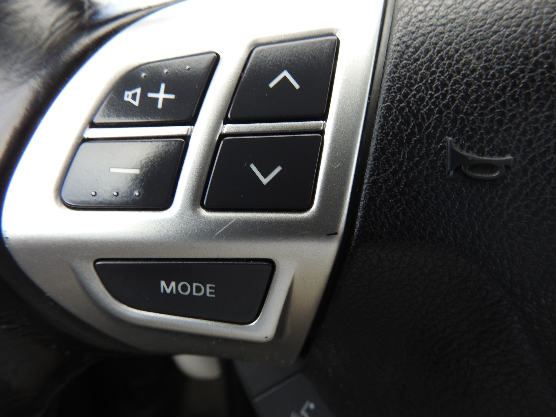 PEUGEOT 4007 2.2 HDi Platinum Edition-image-24