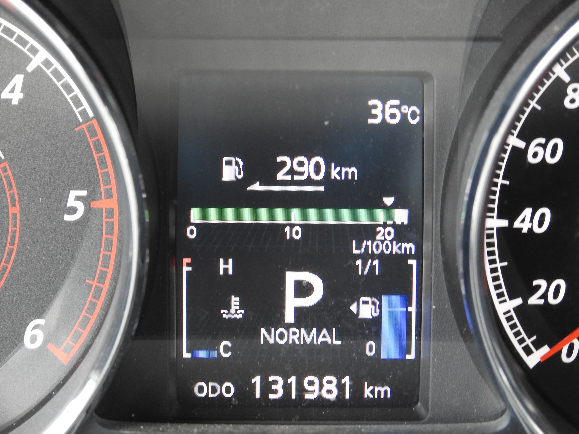 PEUGEOT 4007 2.2 HDi Platinum Edition-image-22