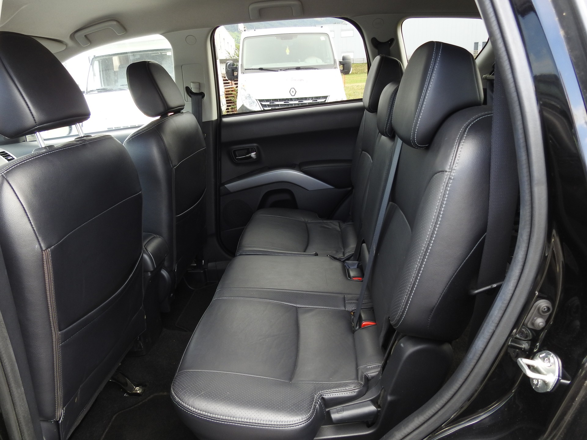 PEUGEOT 4007 2.2 HDi Platinum Edition-image-13
