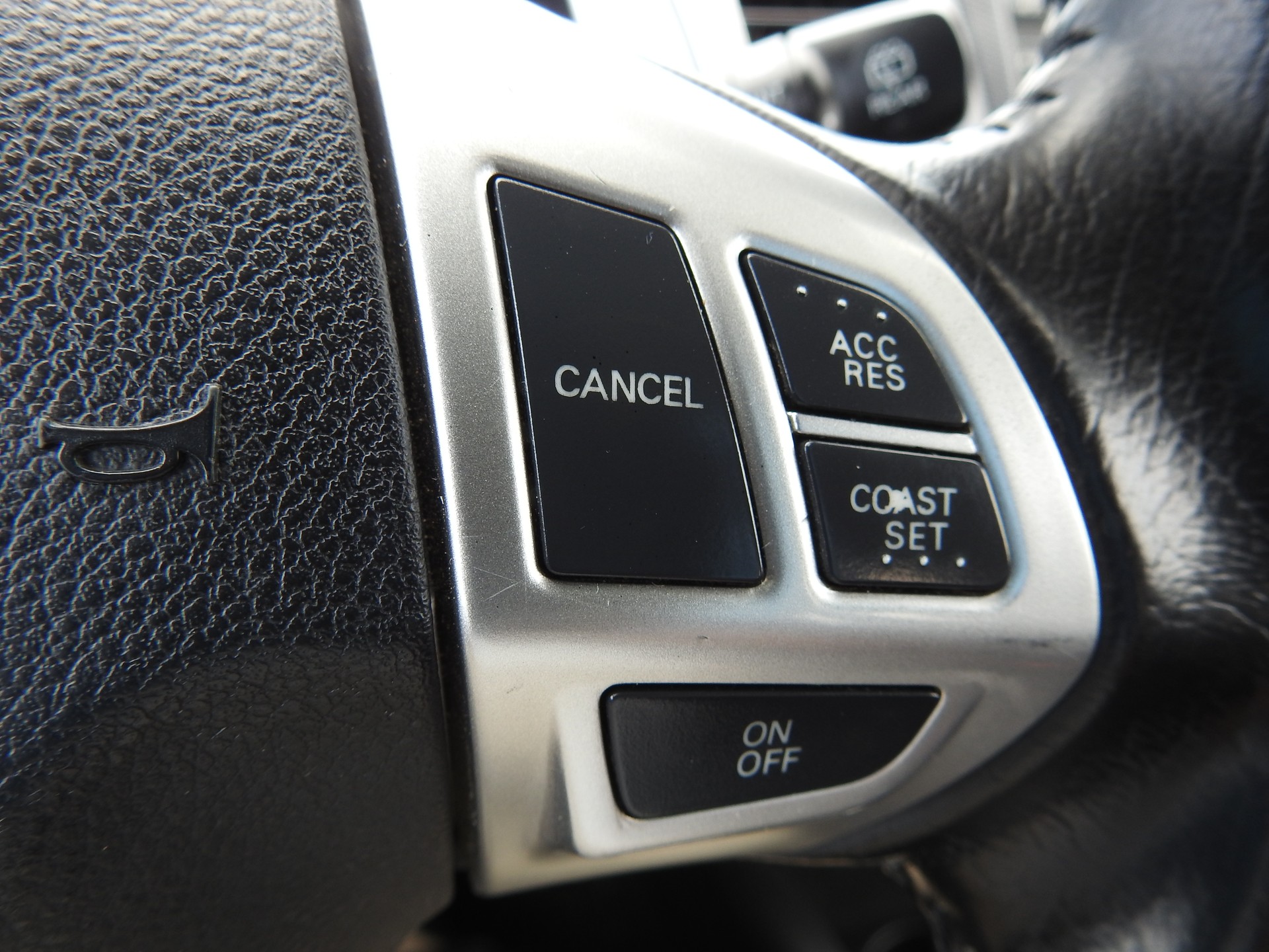 PEUGEOT 4007 2.2 HDi Platinum Edition-image-23