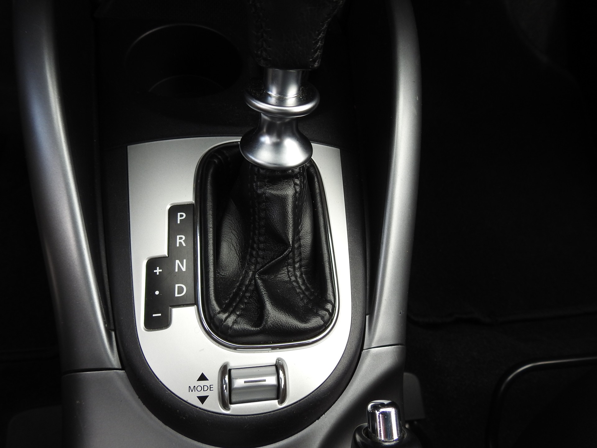 PEUGEOT 4007 2.2 HDi Platinum Edition-image-19
