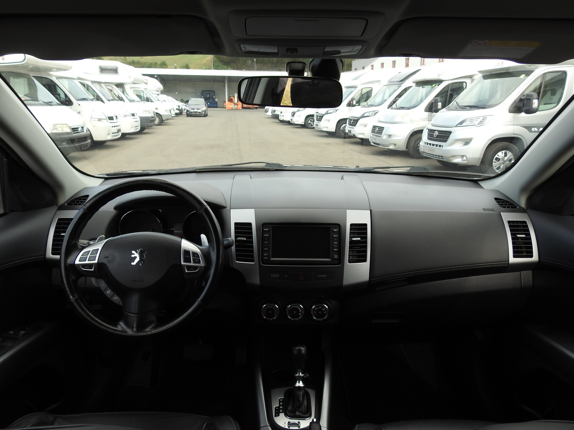 PEUGEOT 4007 2.2 HDi Platinum Edition-image-15