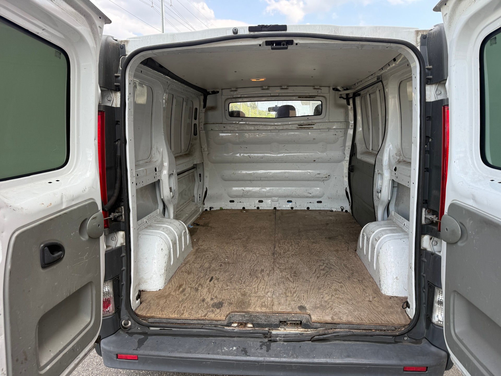 RENAULT Trafic 2.0 dCi 90 2.7t L1H1-image-5