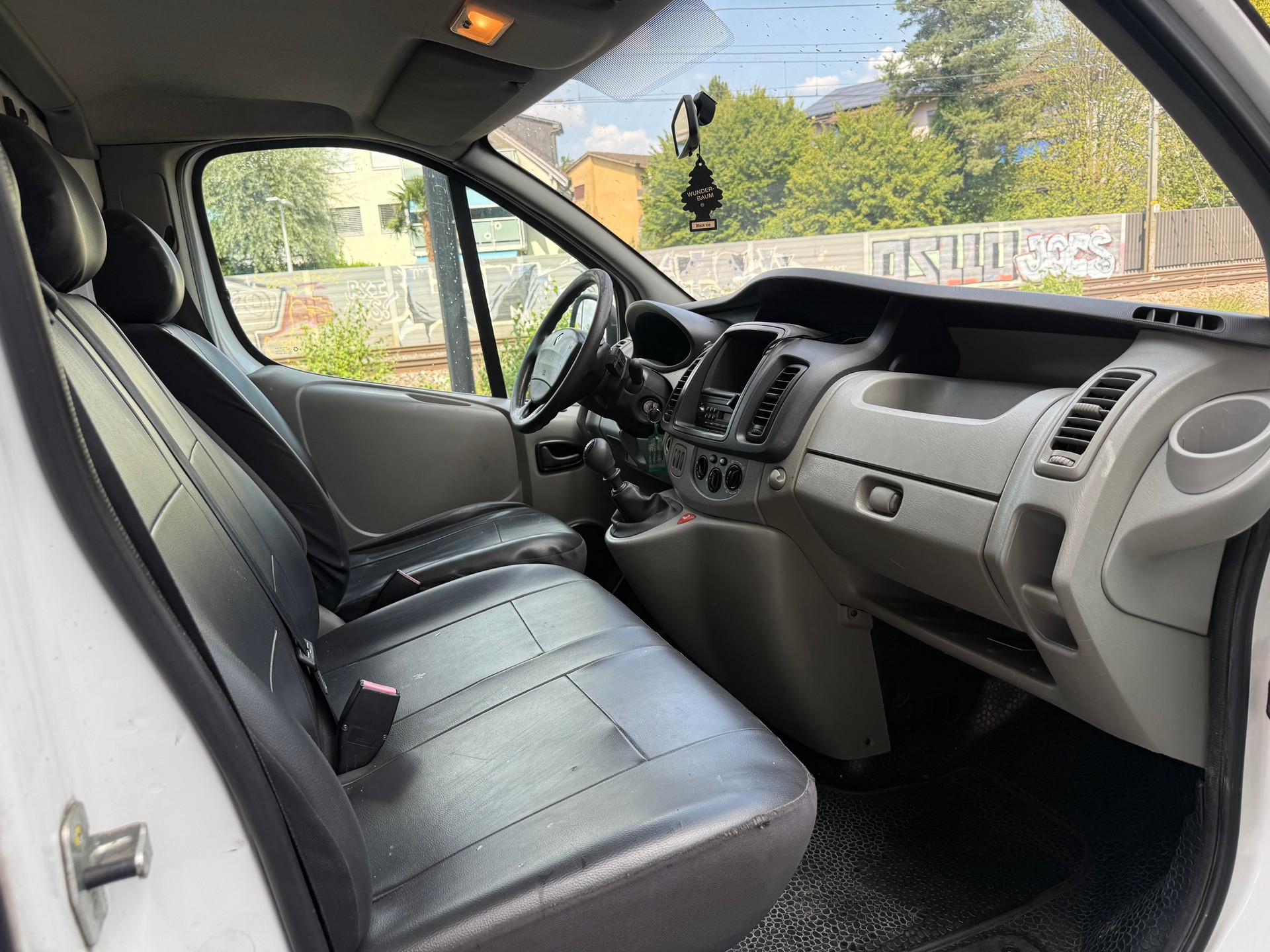 RENAULT Trafic 2.0 dCi 90 2.7t L1H1-image-8