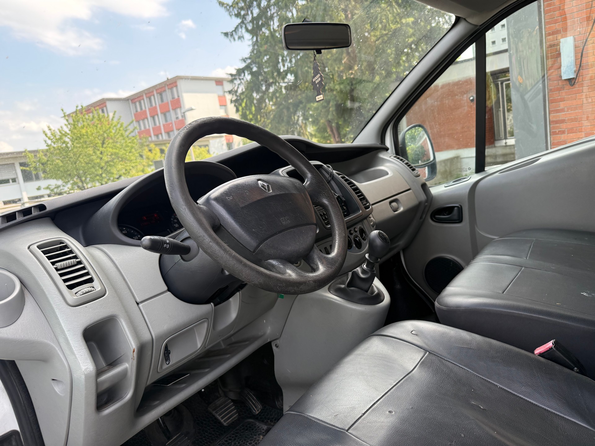 RENAULT Trafic 2.0 dCi 90 2.7t L1H1-image-6