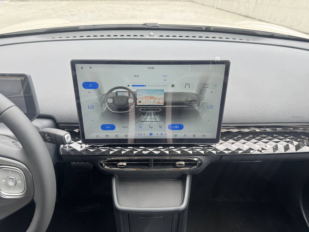 JAC E30X Electric-image-10