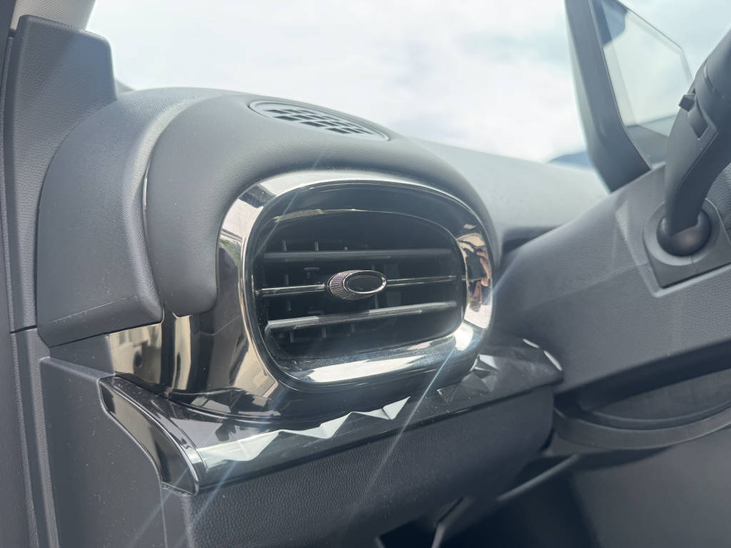 JAC E30X Electric-image-16