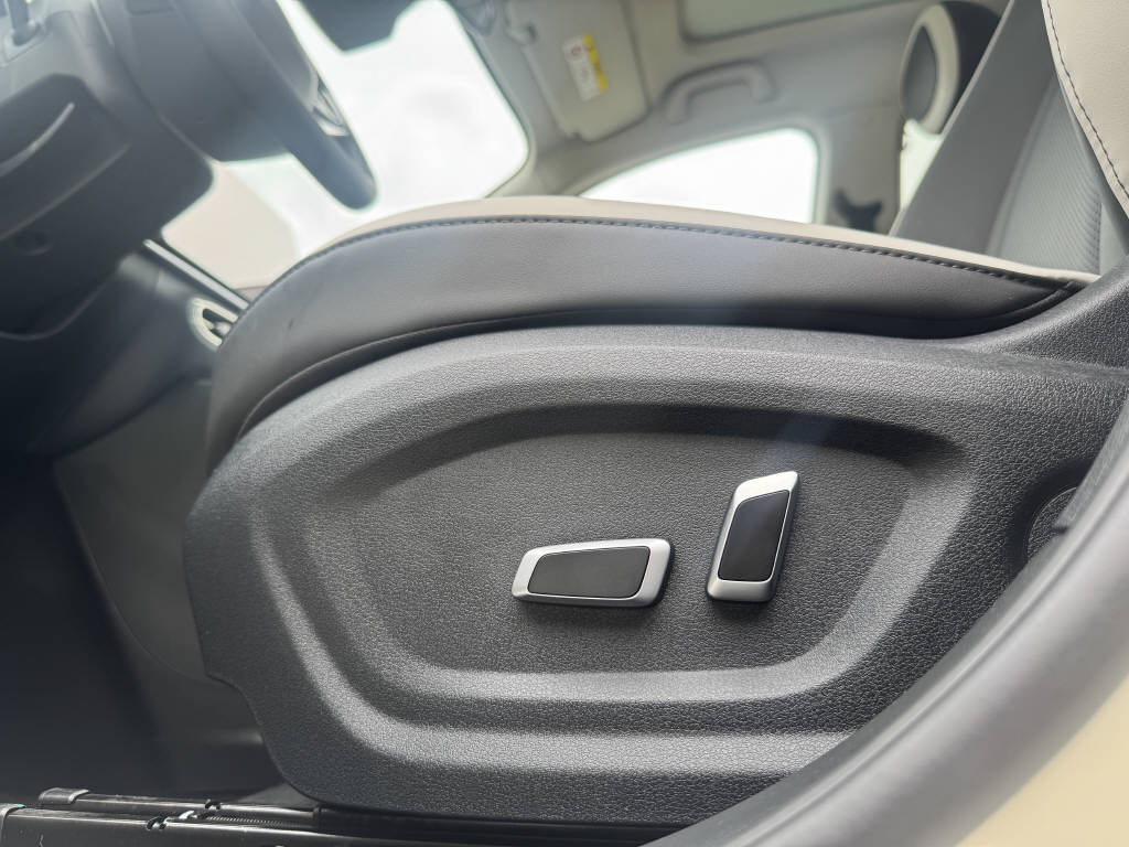 JAC E30X Electric-image-11