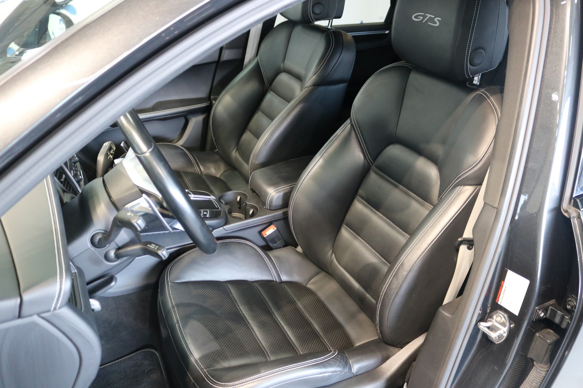 PORSCHE Macan GTS PDK-image-1
