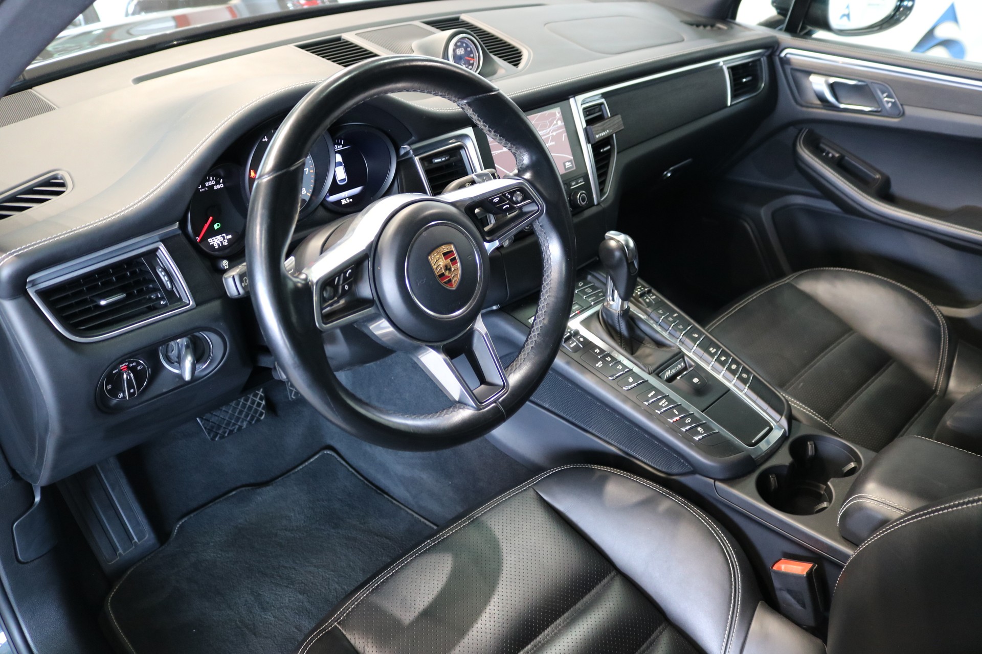 PORSCHE Macan GTS PDK-image-2