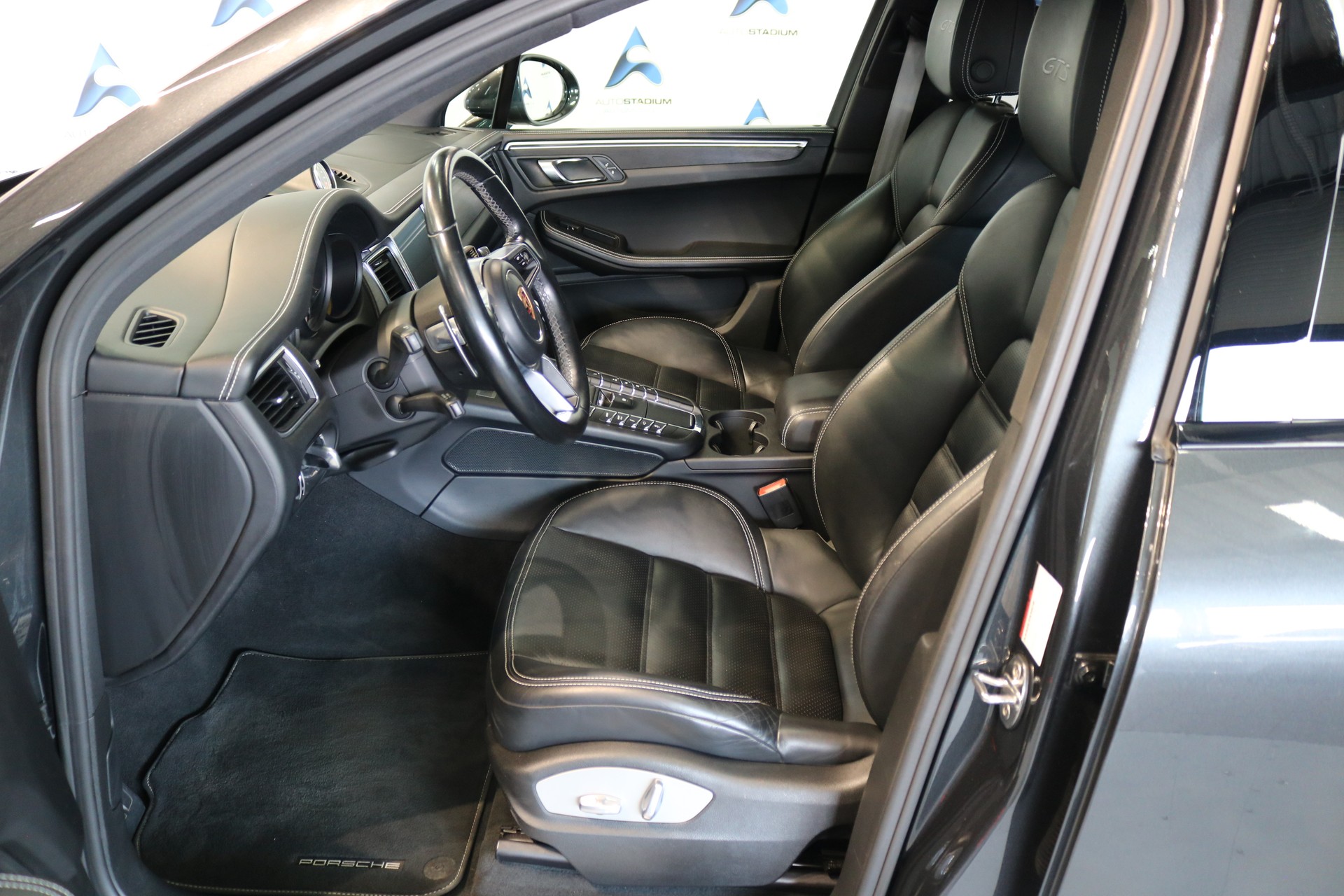PORSCHE Macan GTS PDK-image-3
