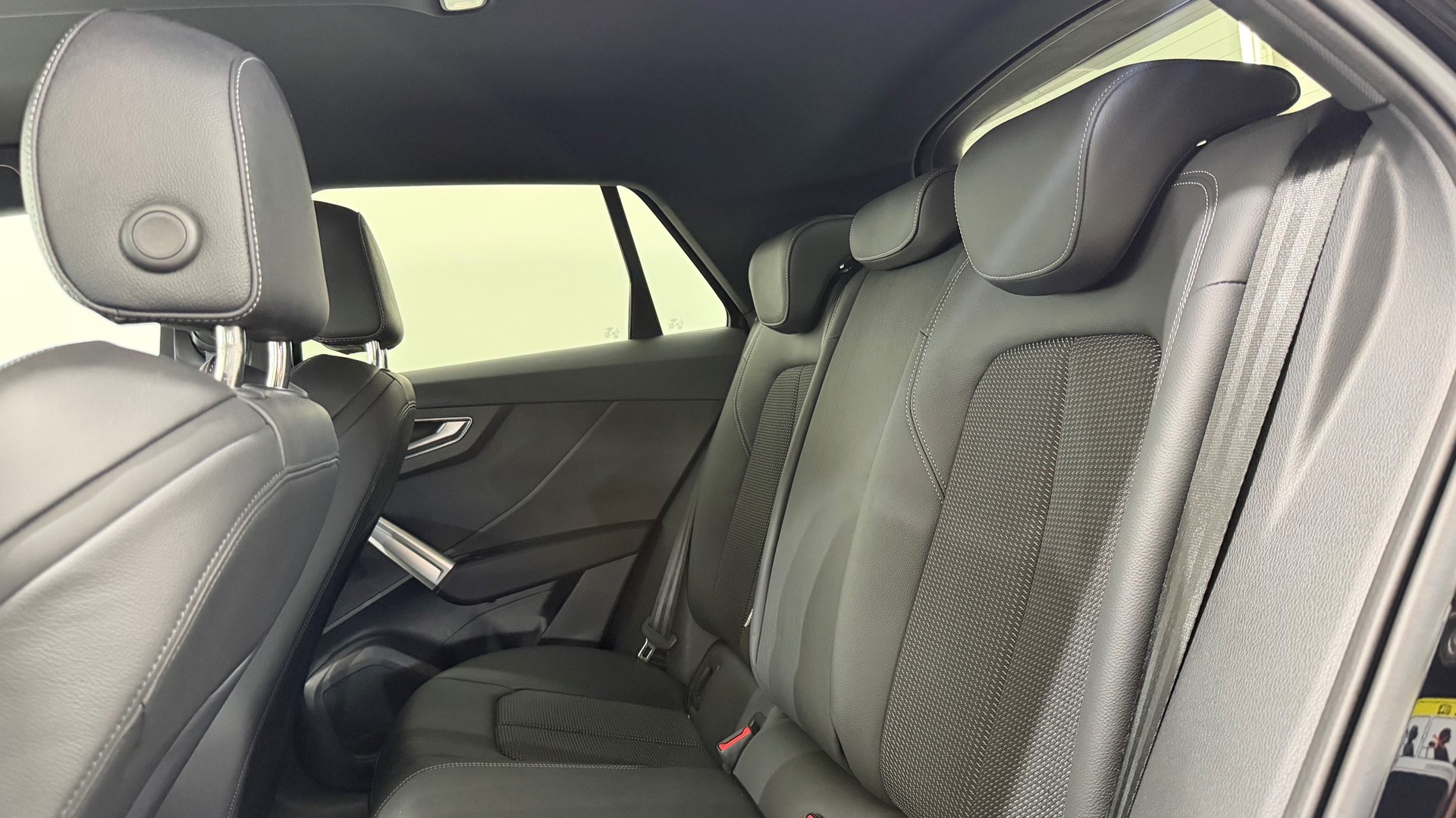 AUDI Q2 2.0 40 TFSI S Line quattro-image-5