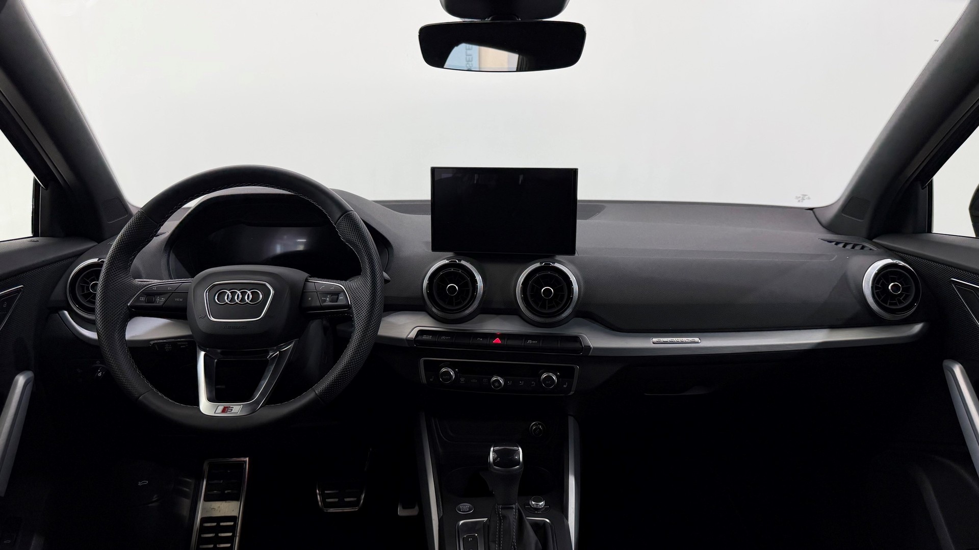 AUDI Q2 2.0 40 TFSI S Line quattro-image-4