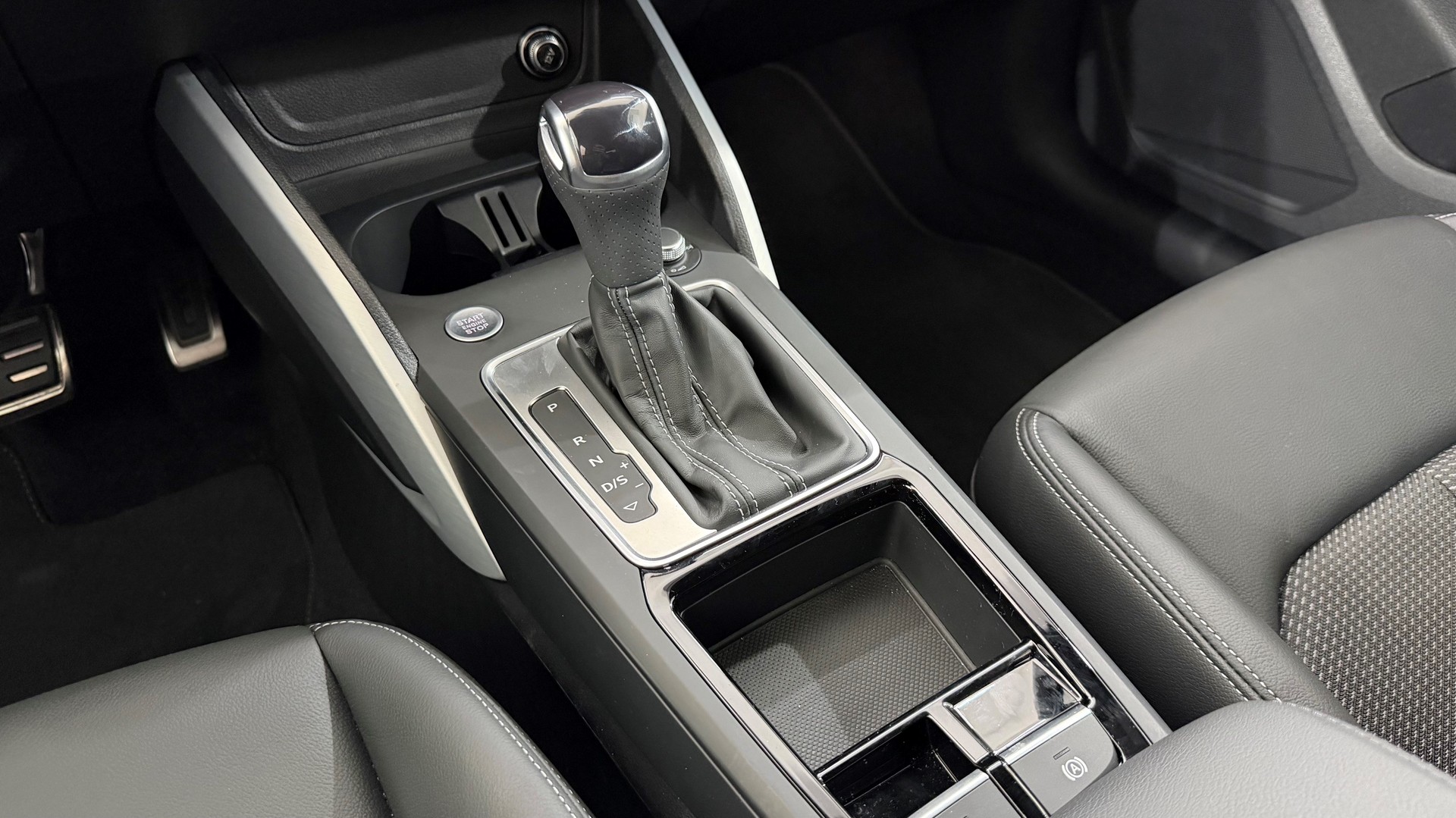 AUDI Q2 2.0 40 TFSI S Line quattro-image-13