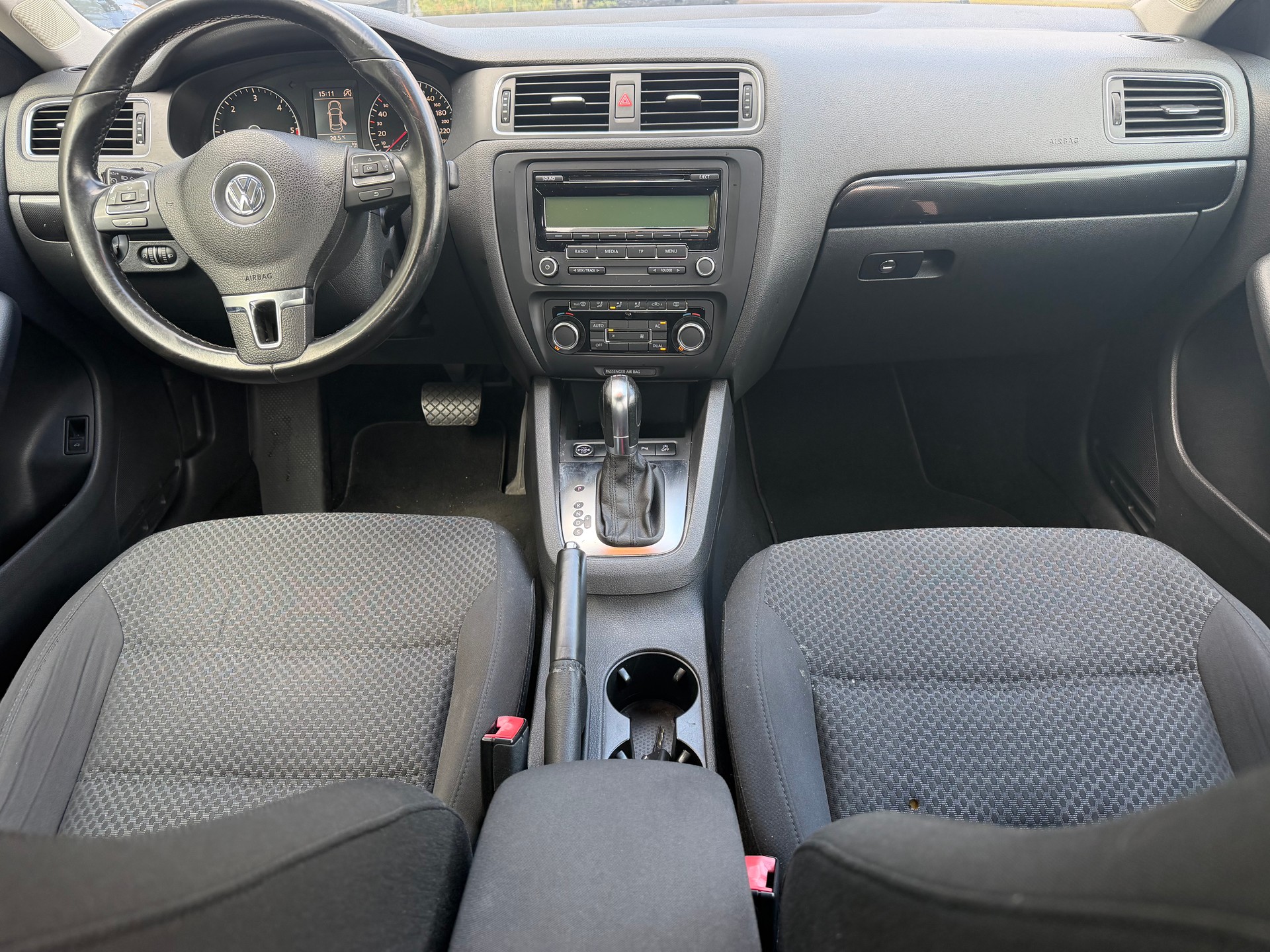 VW Jetta 1.6 TDI BMT Comfortline DSG-image-8