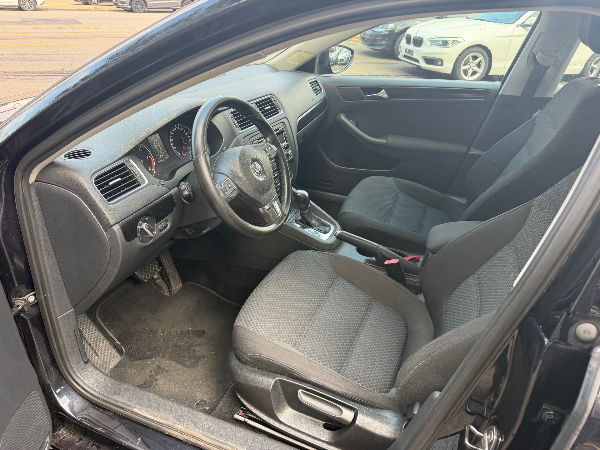 VW Jetta 1.6 TDI BMT Comfortline DSG-image-9