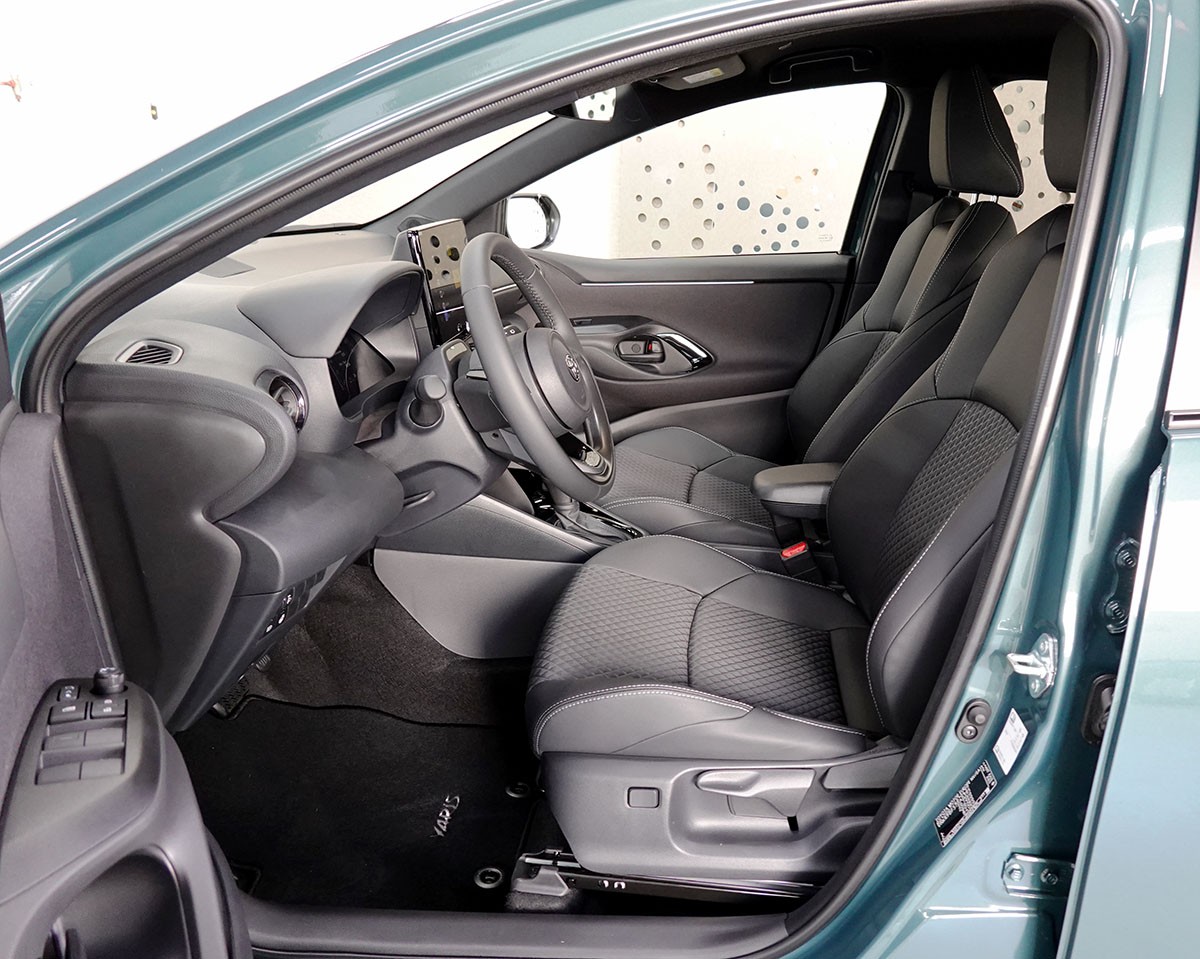 TOYOTA Yaris 1.5 Premium e-CVT-image-6