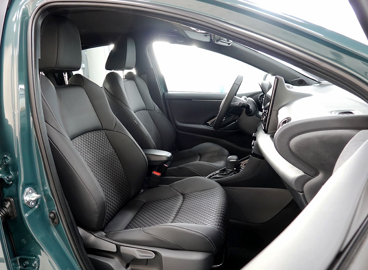 TOYOTA Yaris 1.5 Premium e-CVT-image-3