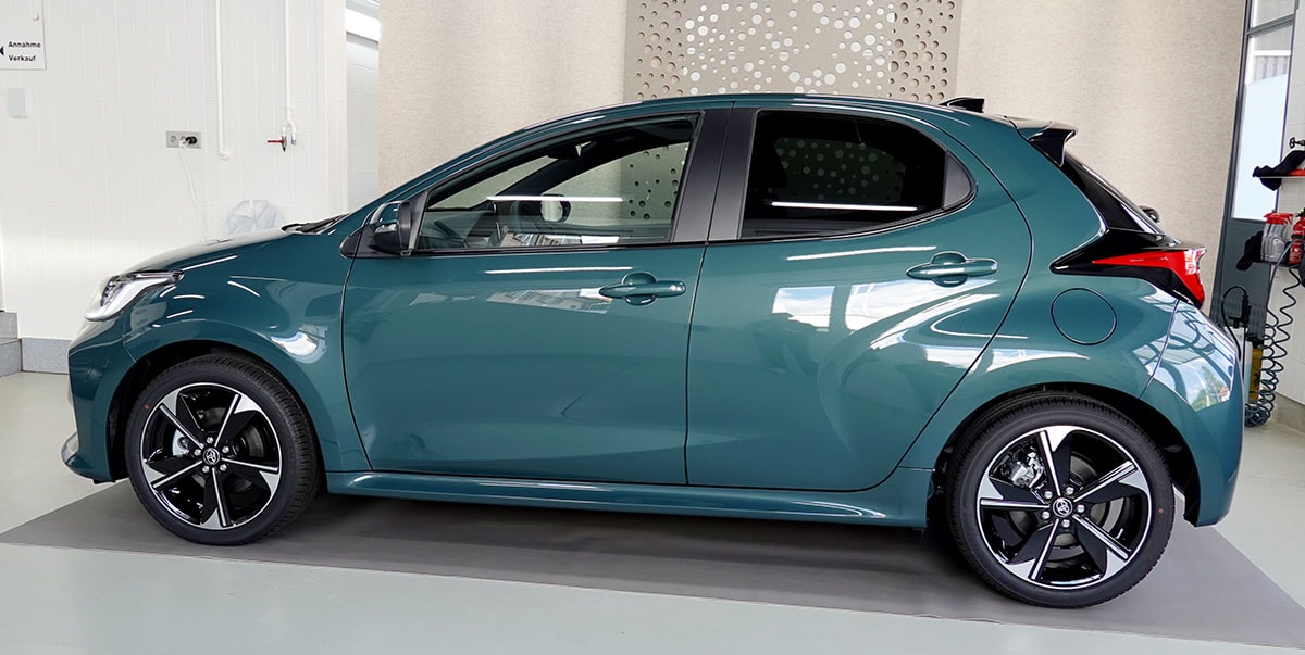 TOYOTA Yaris 1.5 Premium e-CVT-image-1