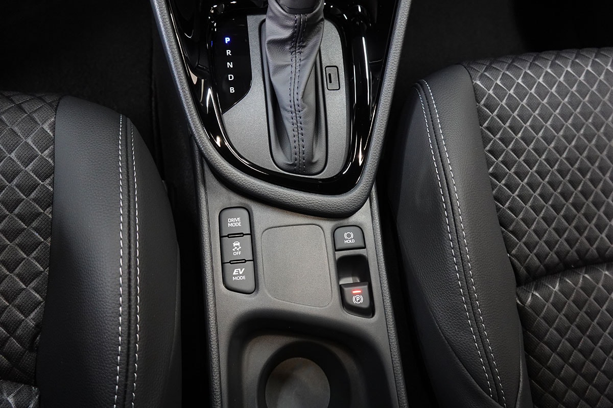 TOYOTA Yaris 1.5 Premium e-CVT-image-15