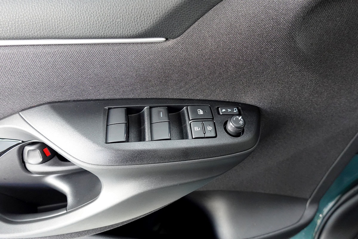 TOYOTA Yaris 1.5 Premium e-CVT-image-18