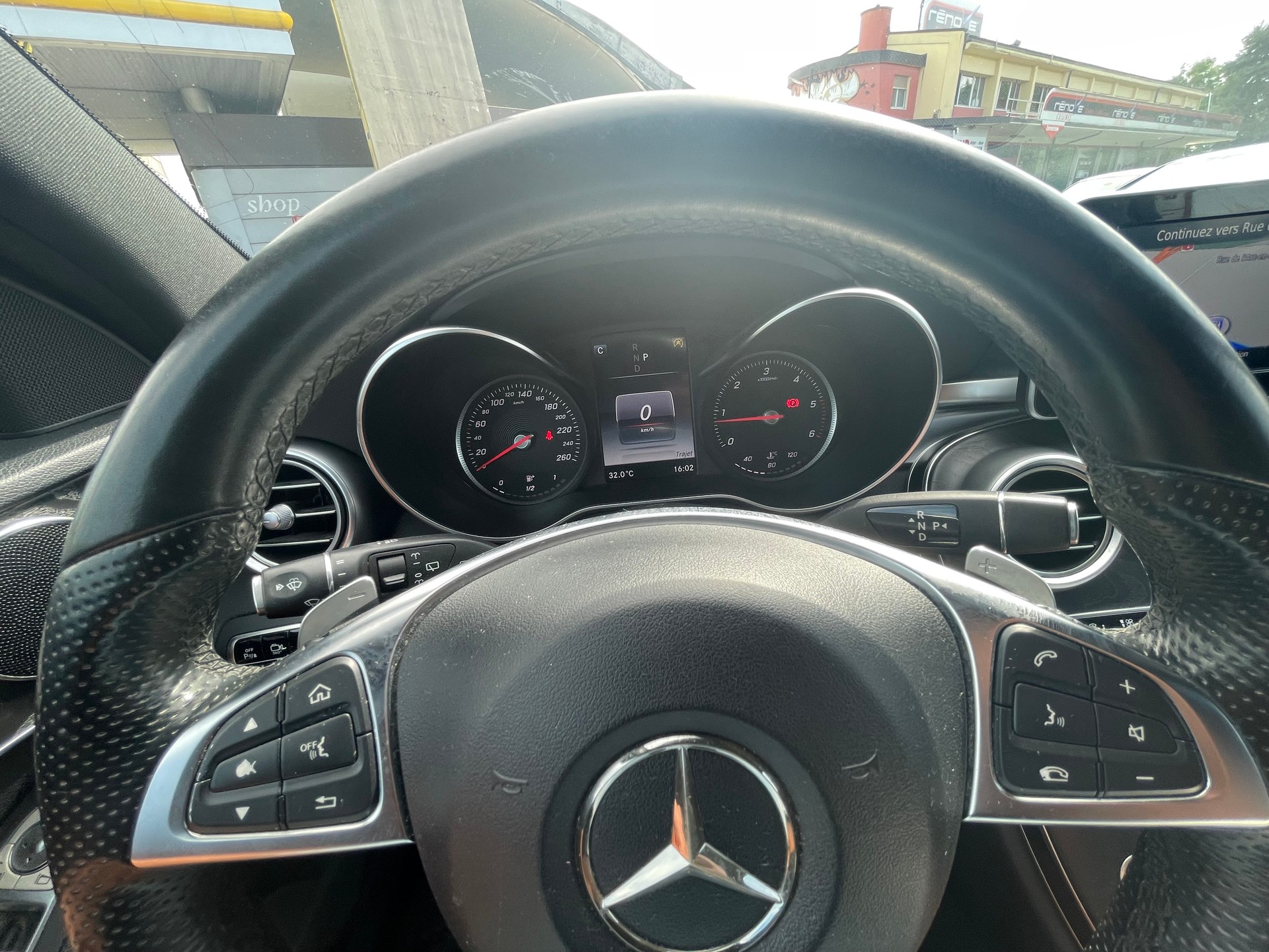 MERCEDES-BENZ C 250 d Swiss Star AMG Line 4Matic 9G-Tronic-image-10