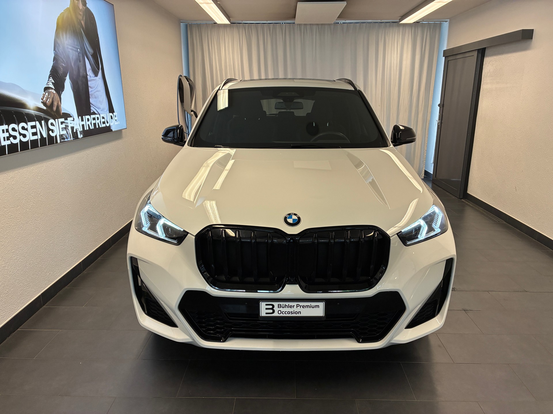 BMW X1 23i xDrive paddles-image-1