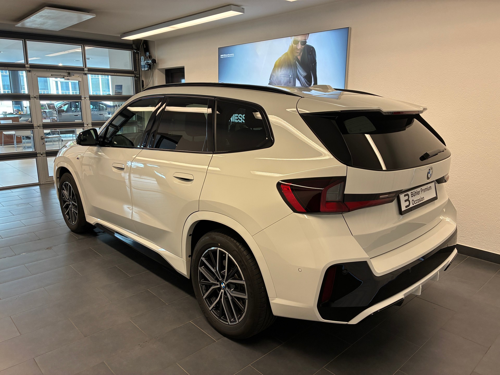 BMW X1 23i xDrive paddles-image-3