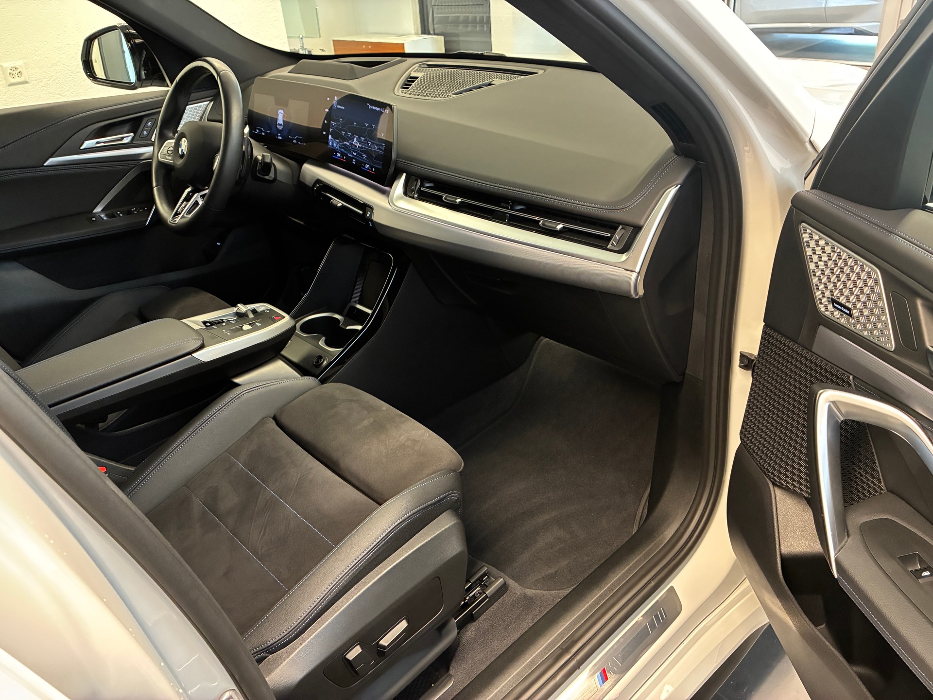 BMW X1 23i xDrive paddles-image-9