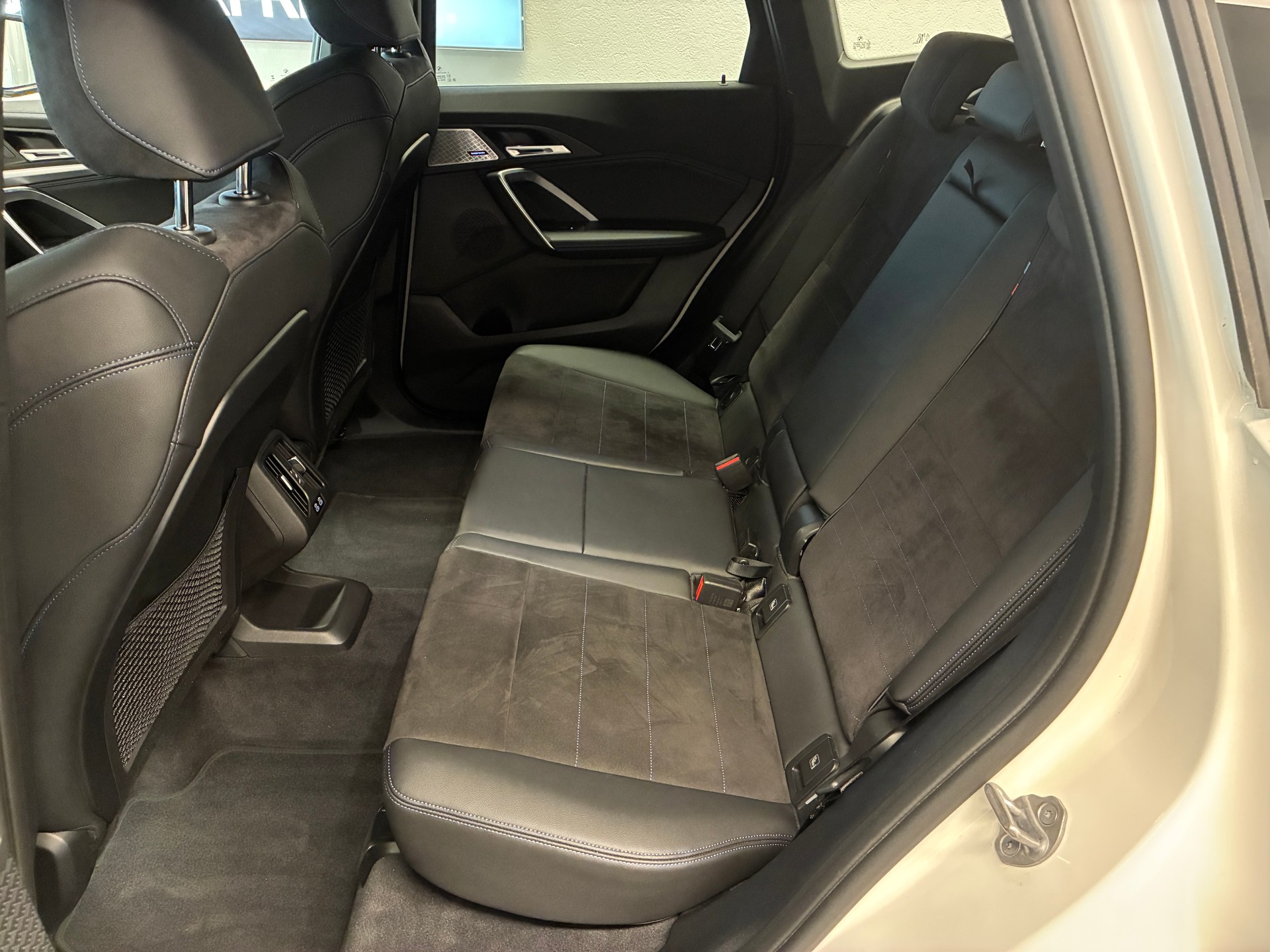 BMW X1 23i xDrive paddles-image-18