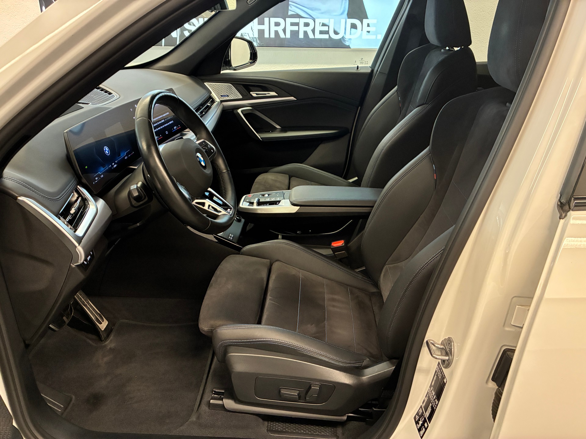 BMW X1 23i xDrive paddles-image-7