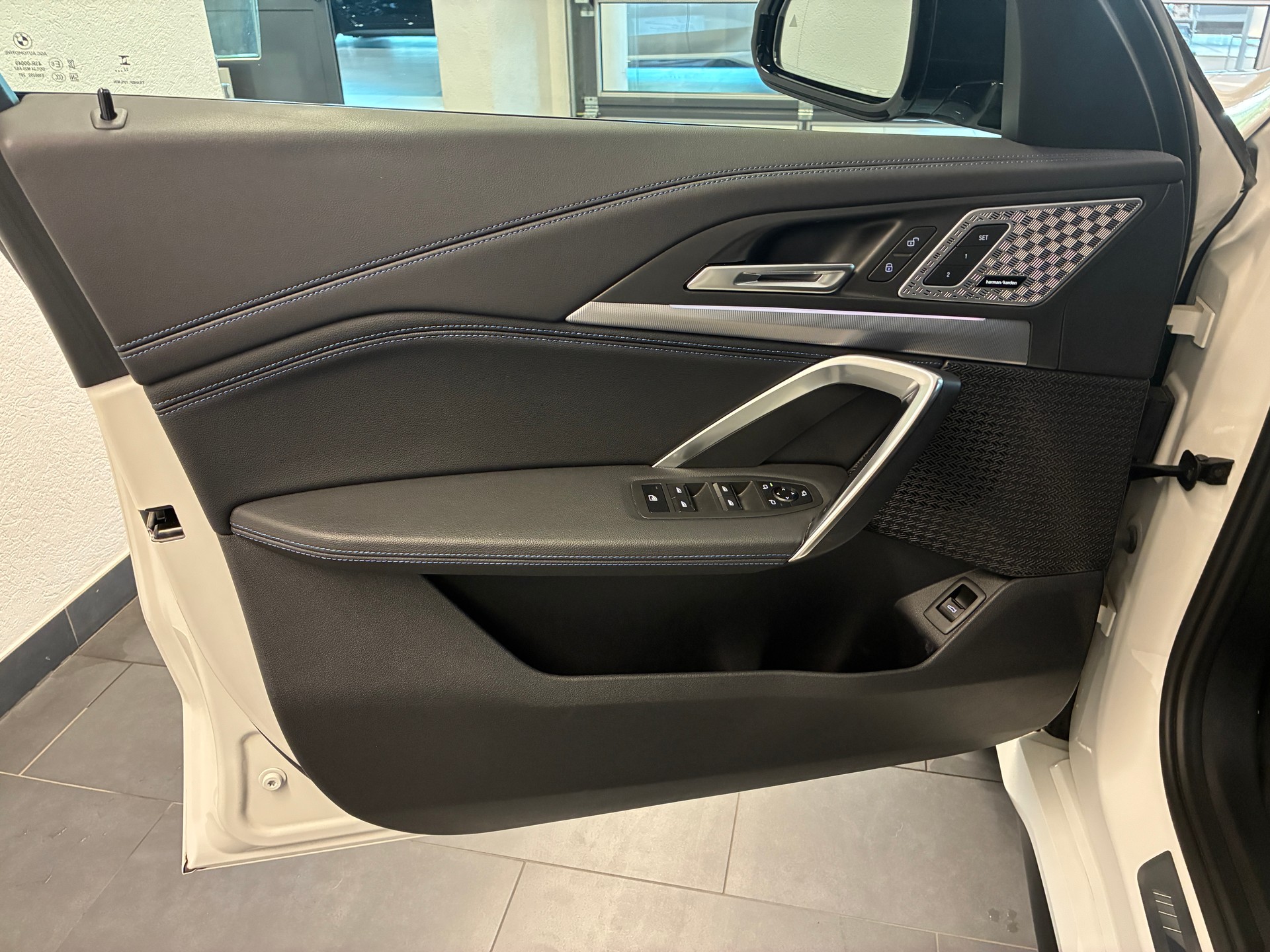 BMW X1 23i xDrive paddles-image-14
