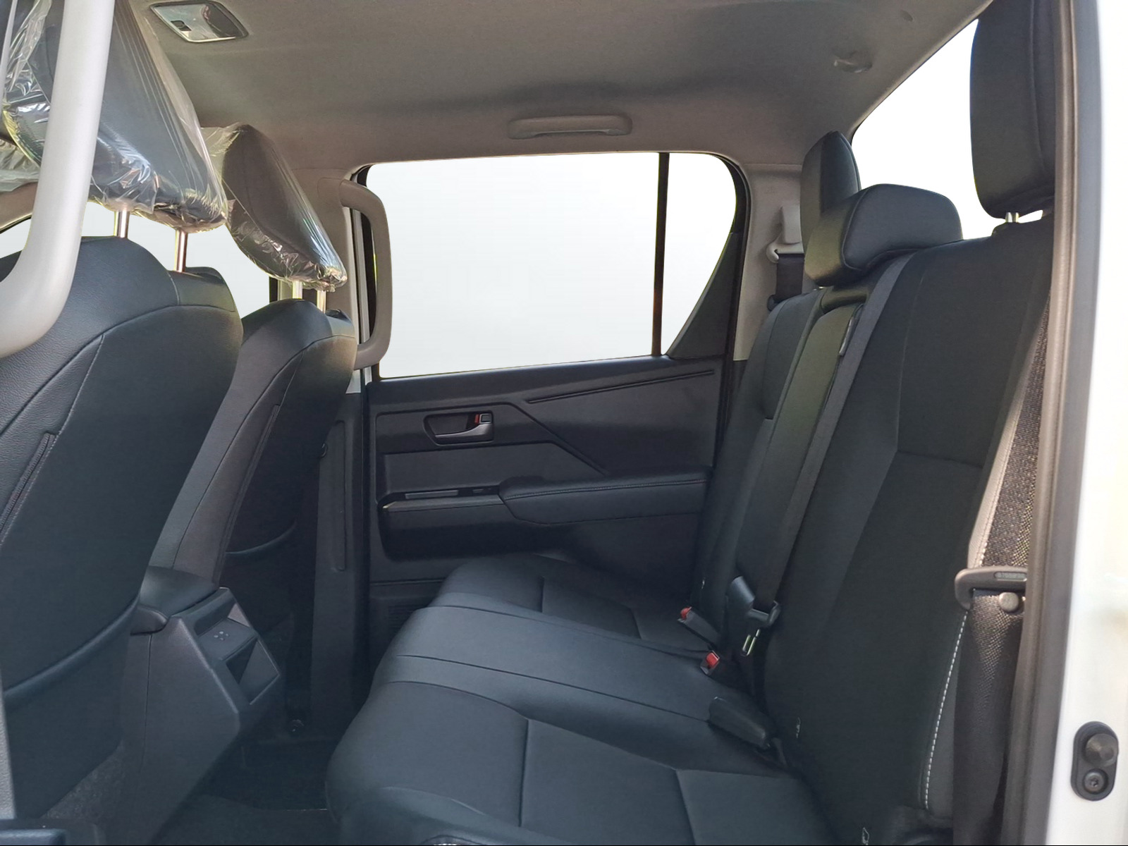TOYOTA Hilux 2.8d MHEV Style Double Cab 4x4-image-8