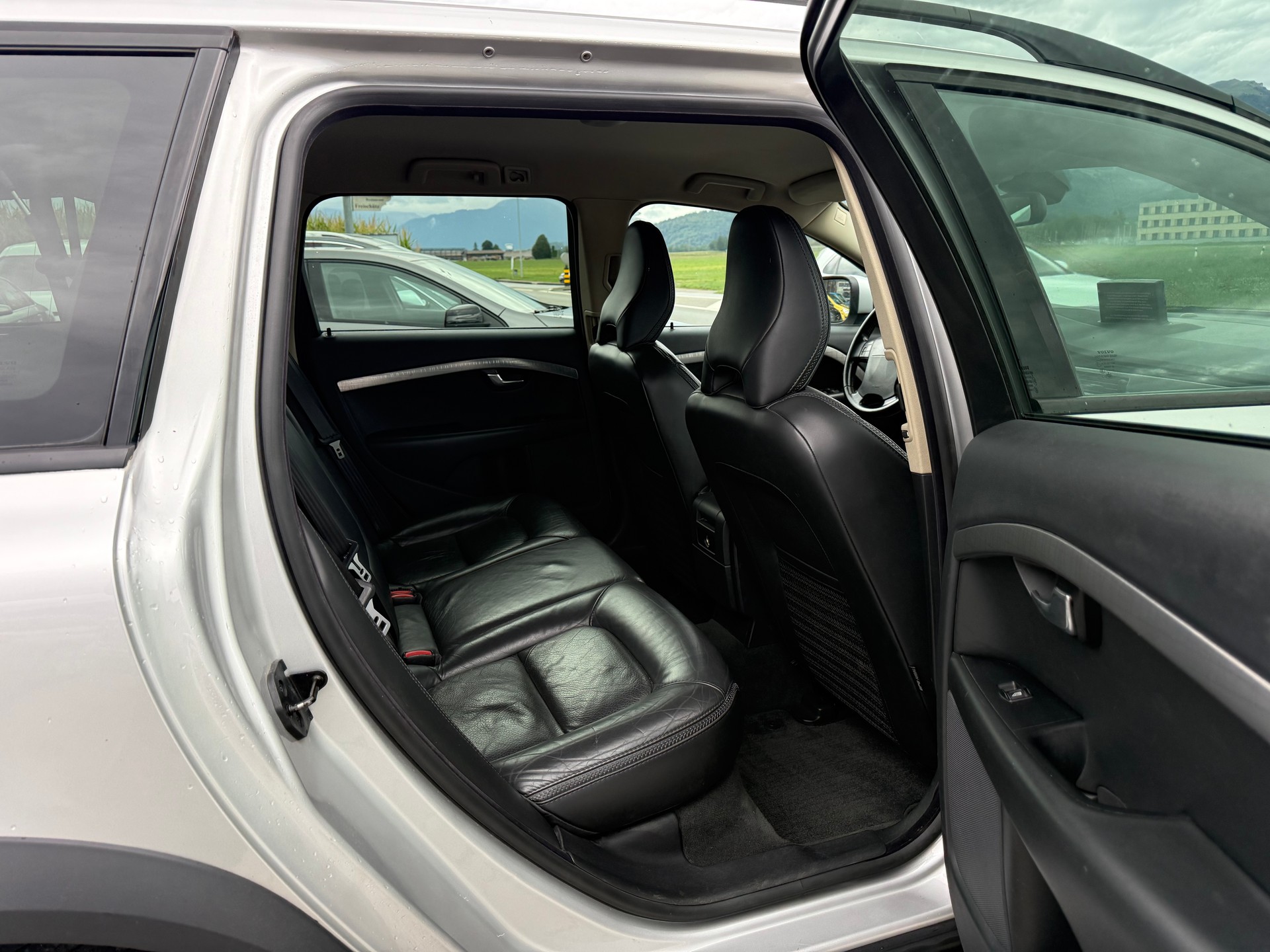 VOLVO XC70 D5 AWD Momentum Geartronic-image-14