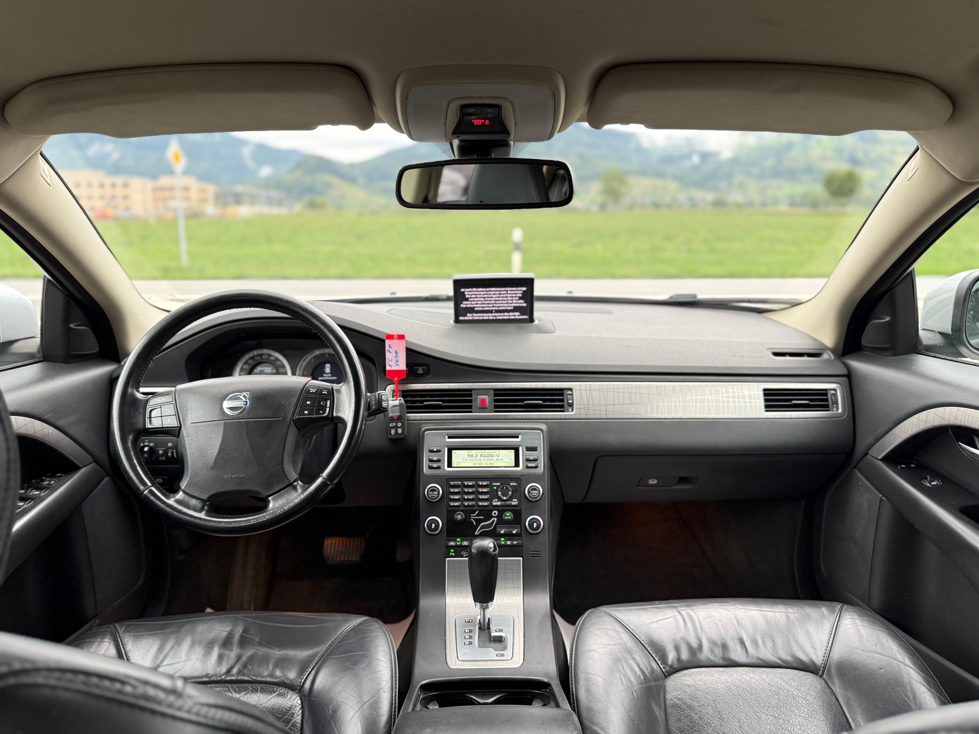 VOLVO XC70 D5 AWD Momentum Geartronic-image-11