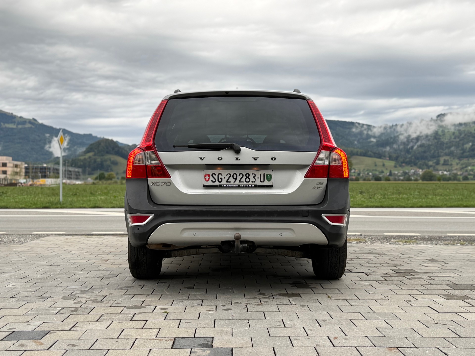 VOLVO XC70 D5 AWD Momentum Geartronic-image-6