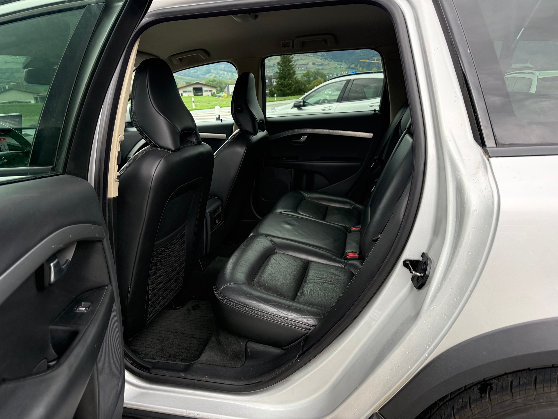 VOLVO XC70 D5 AWD Momentum Geartronic-image-13