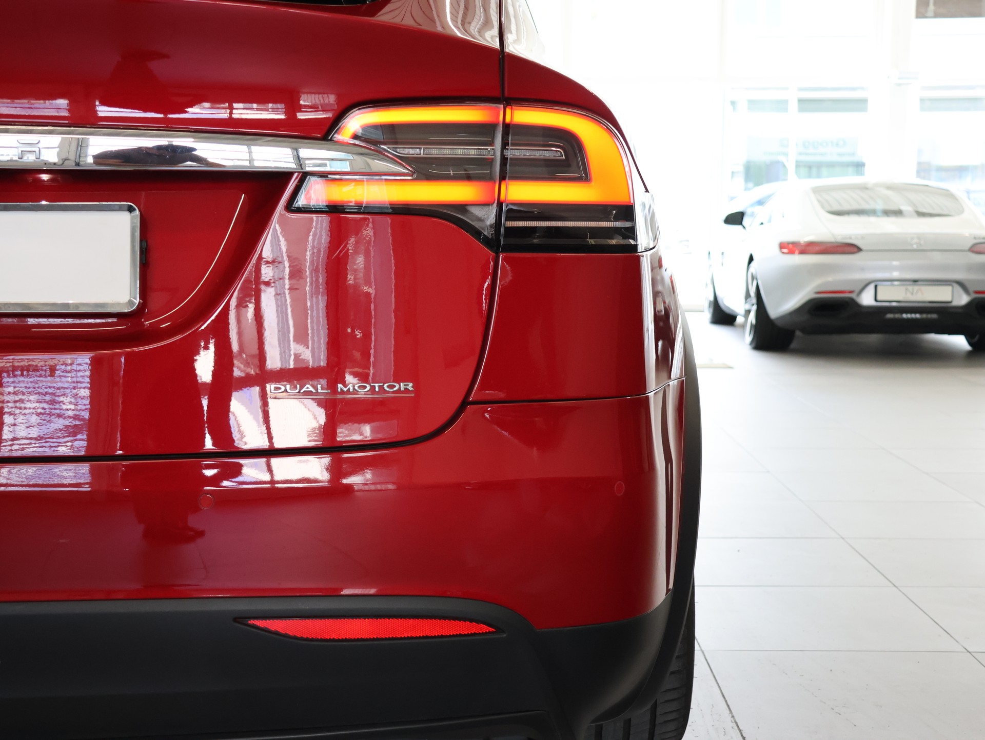 TESLA Model X Performance *Panoramadach* *Sitzheizung*-image-11