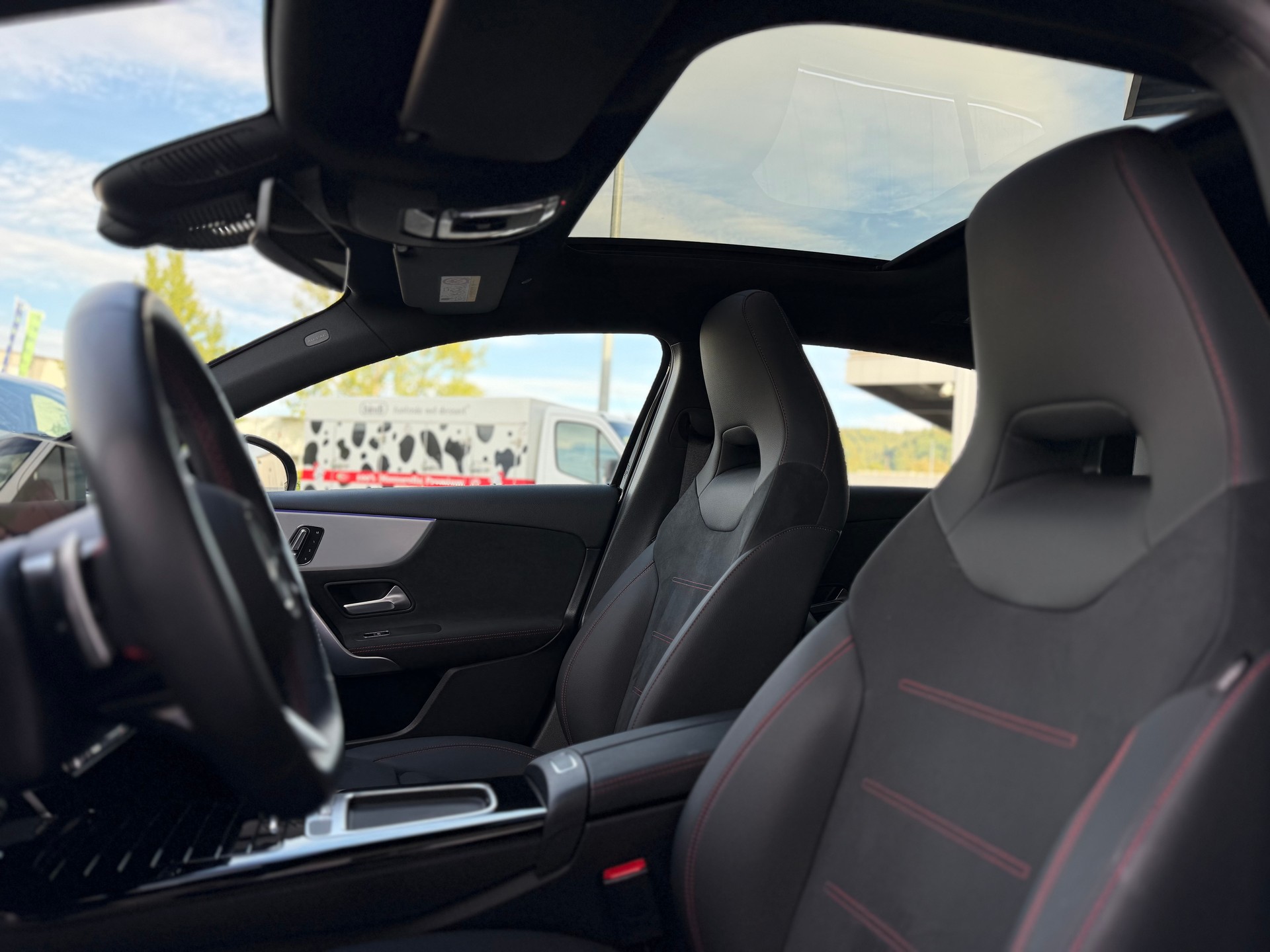 MERCEDES-BENZ A 250 AMG Line 4Matic 8G-DCT-image-5