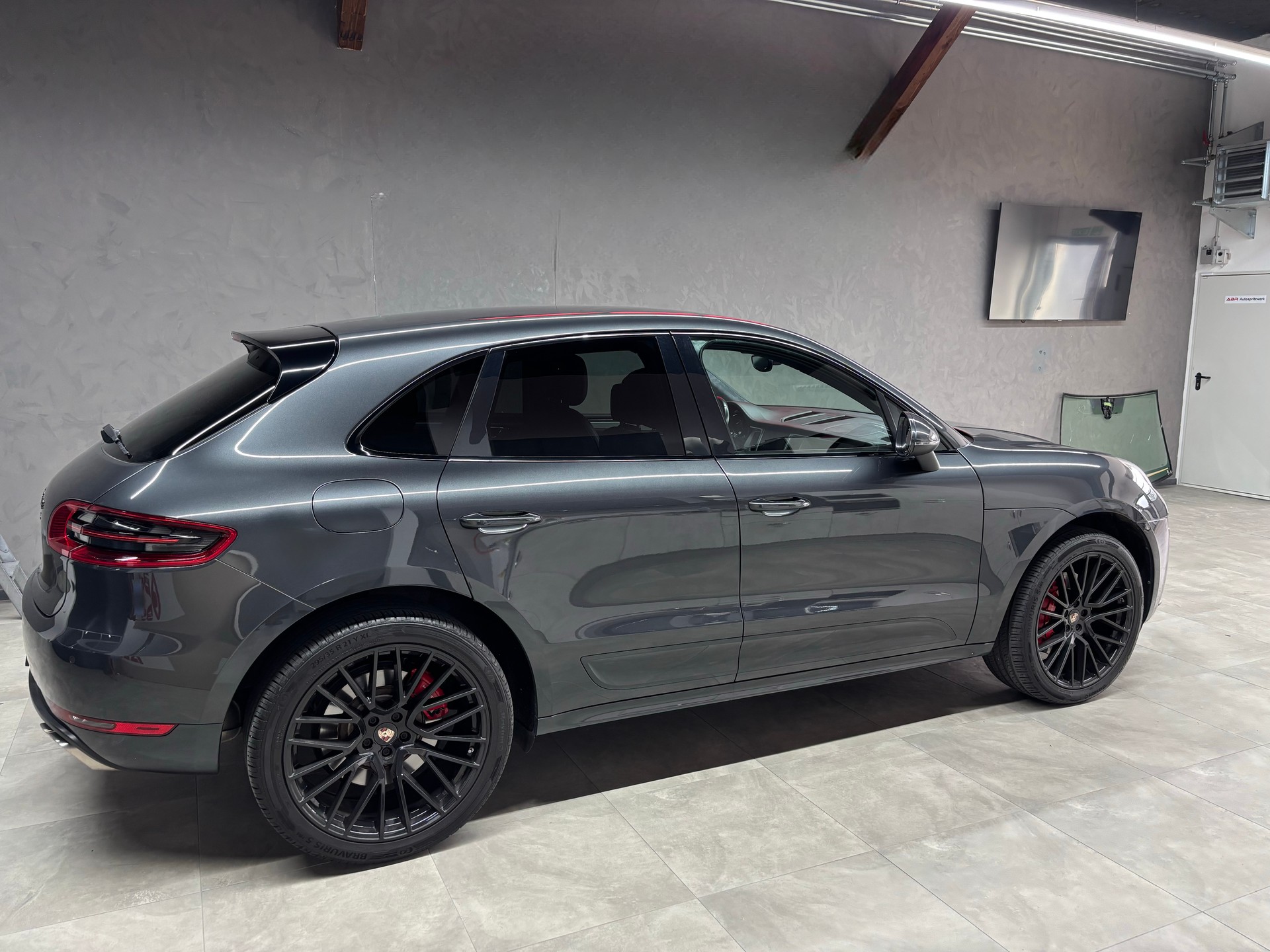 PORSCHE Macan Turbo PDK-image-2