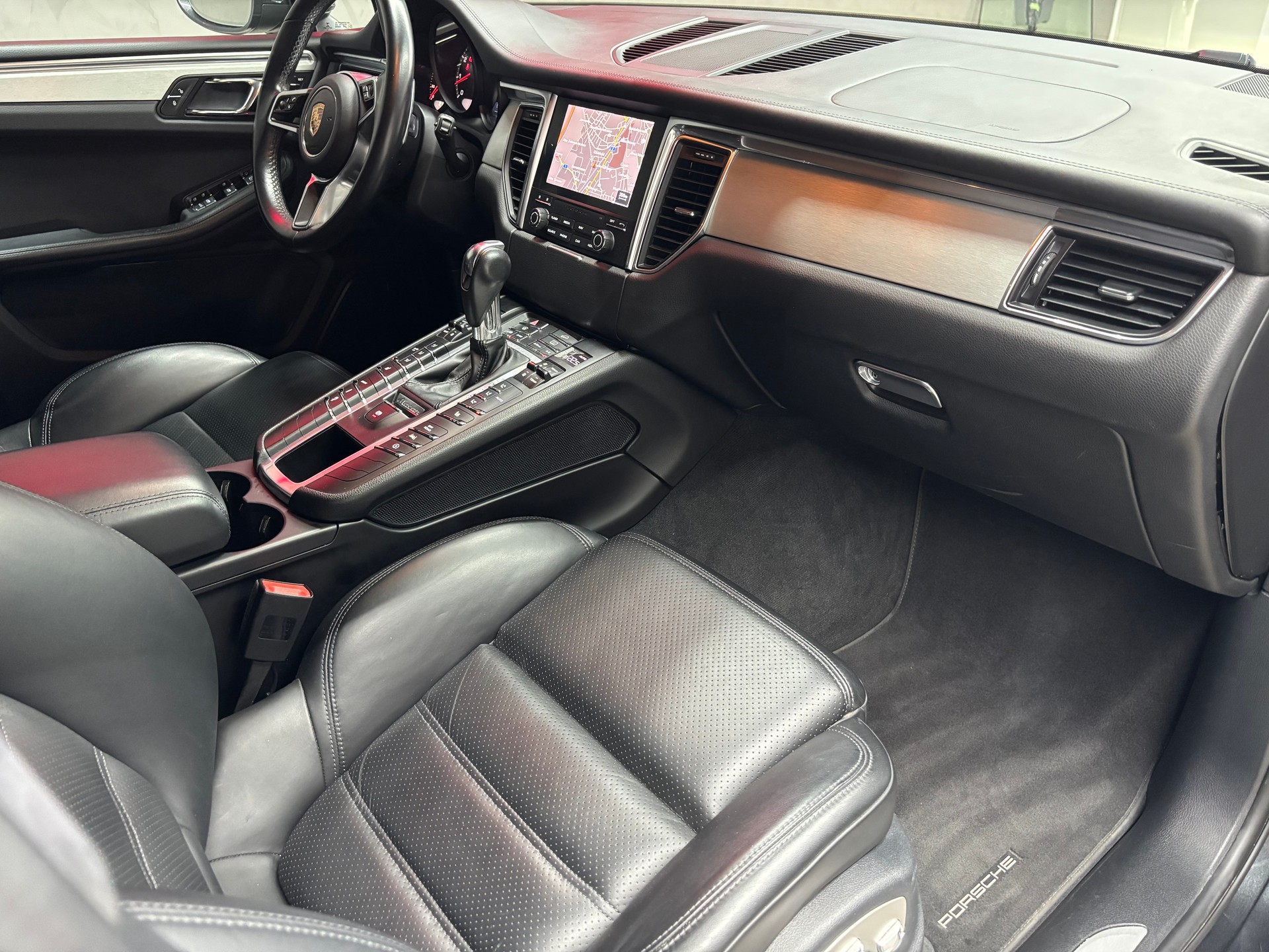 PORSCHE Macan Turbo PDK-image-13