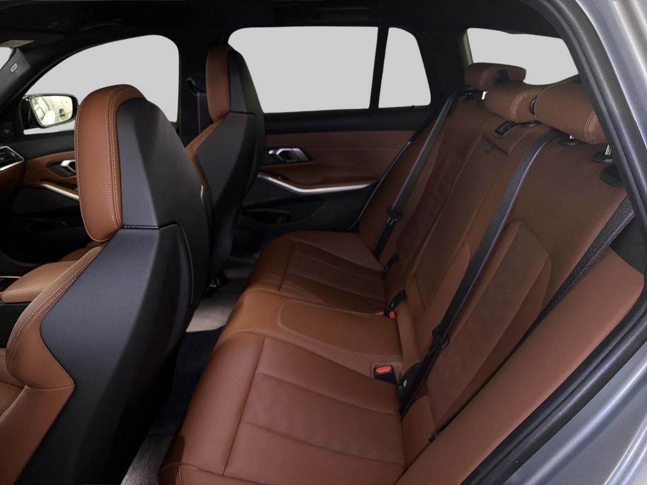 BMW M3 Competition xDrive Touring-image-12