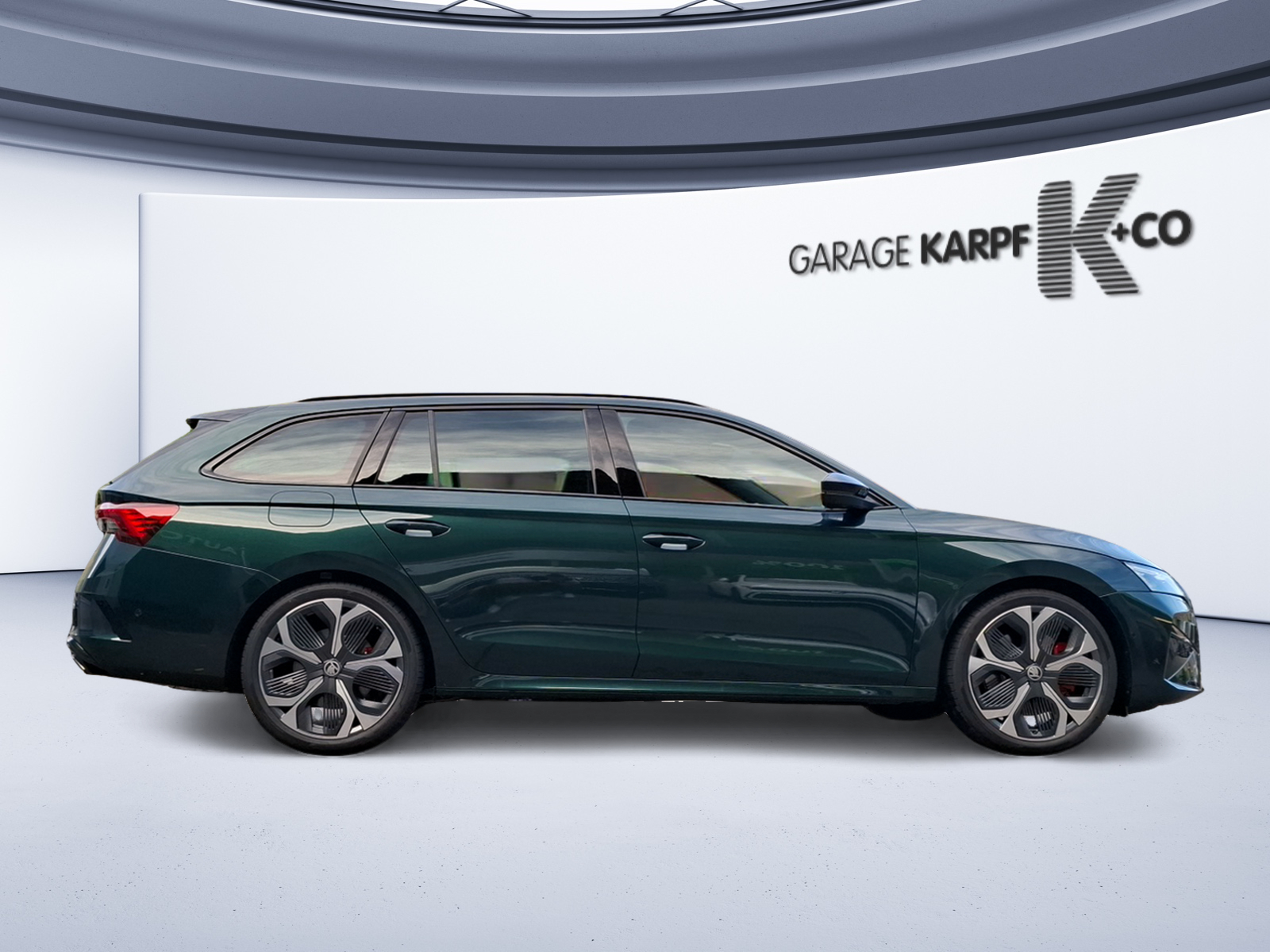 SKODA Octavia Combi 2.0 TSI DSG RS 30 Years Edition-image-3