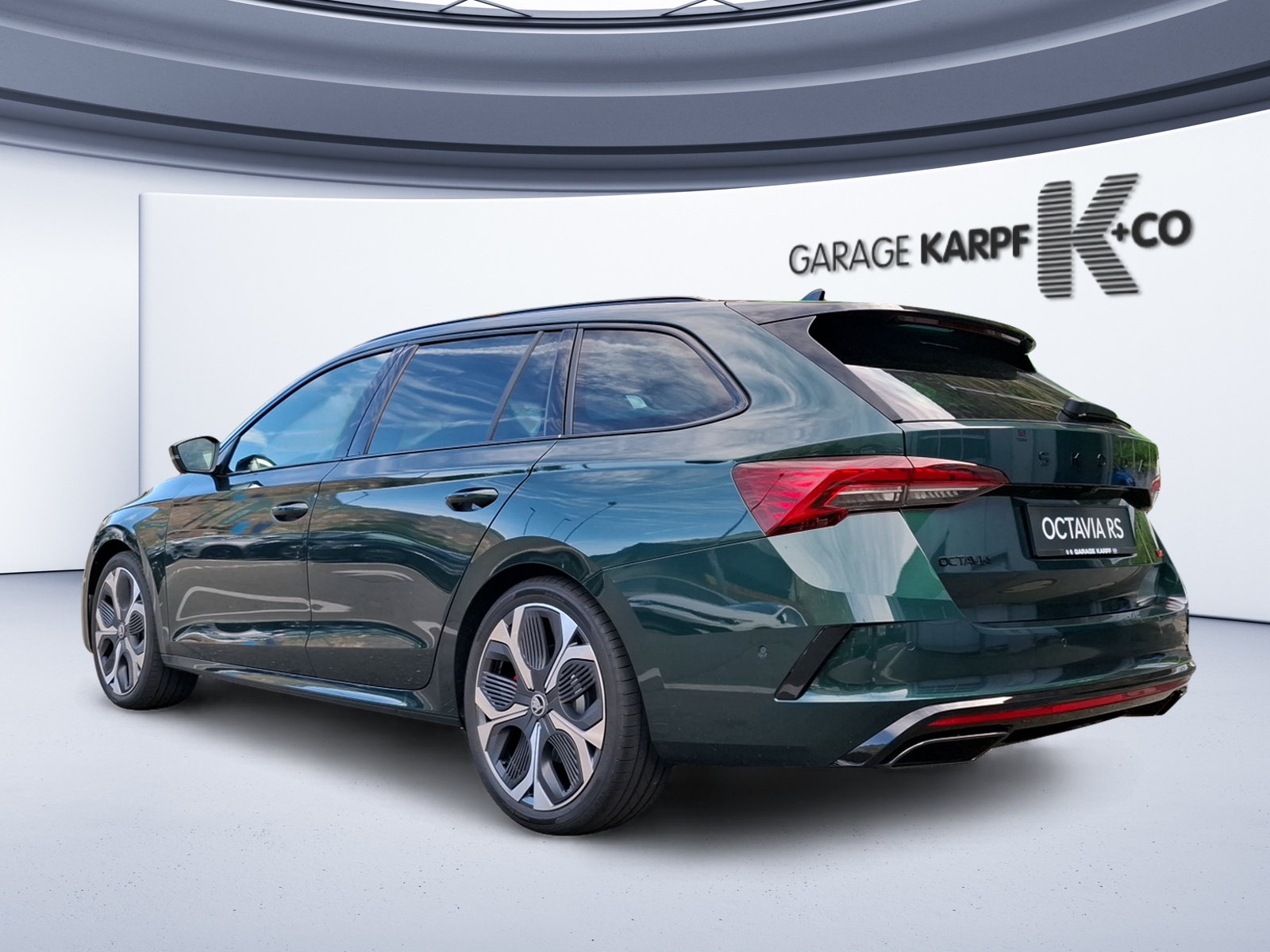 SKODA Octavia Combi 2.0 TSI DSG RS 30 Years Edition-image-2