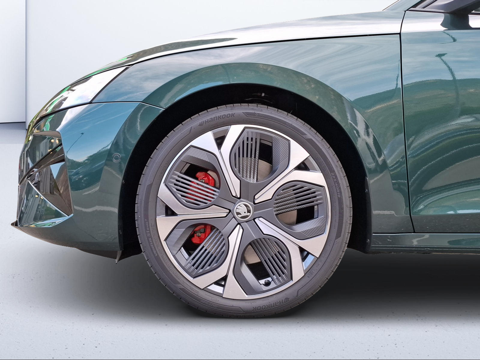 SKODA Octavia Combi 2.0 TSI DSG RS 30 Years Edition-image-9