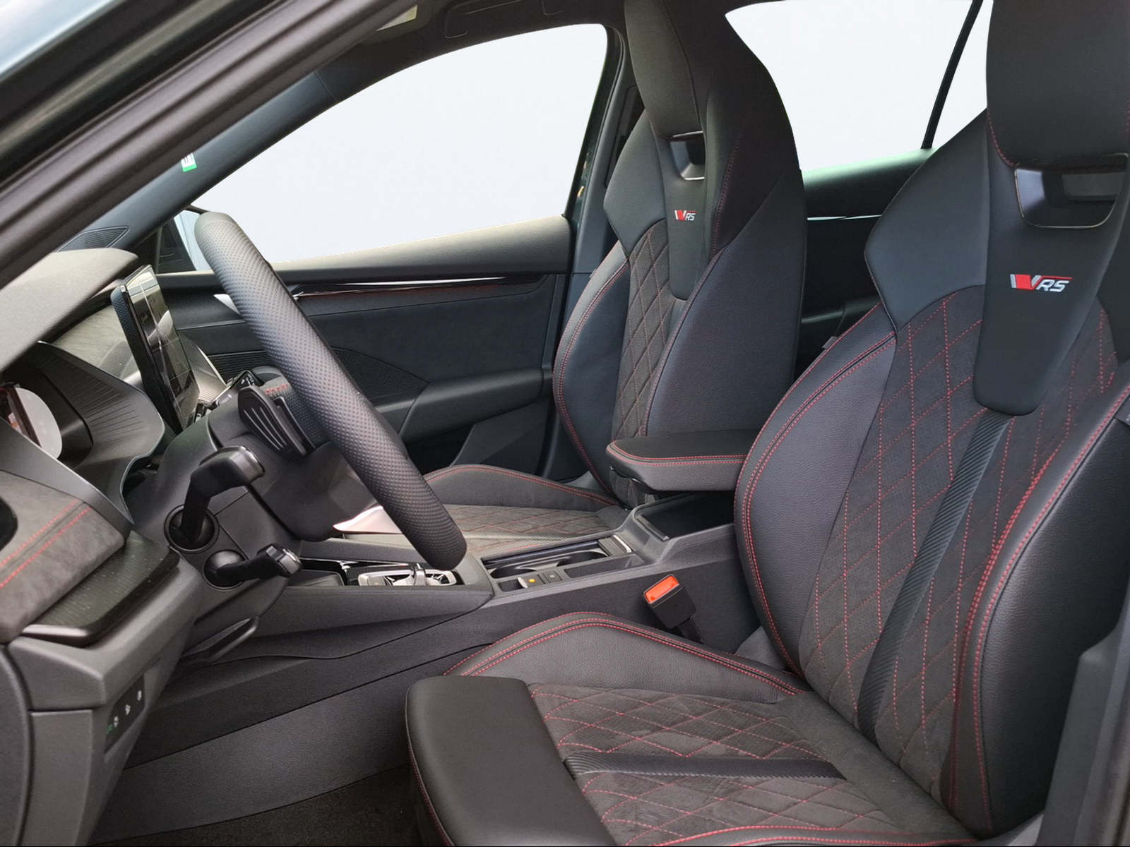 SKODA Octavia Combi 2.0 TSI DSG RS 30 Years Edition-image-7