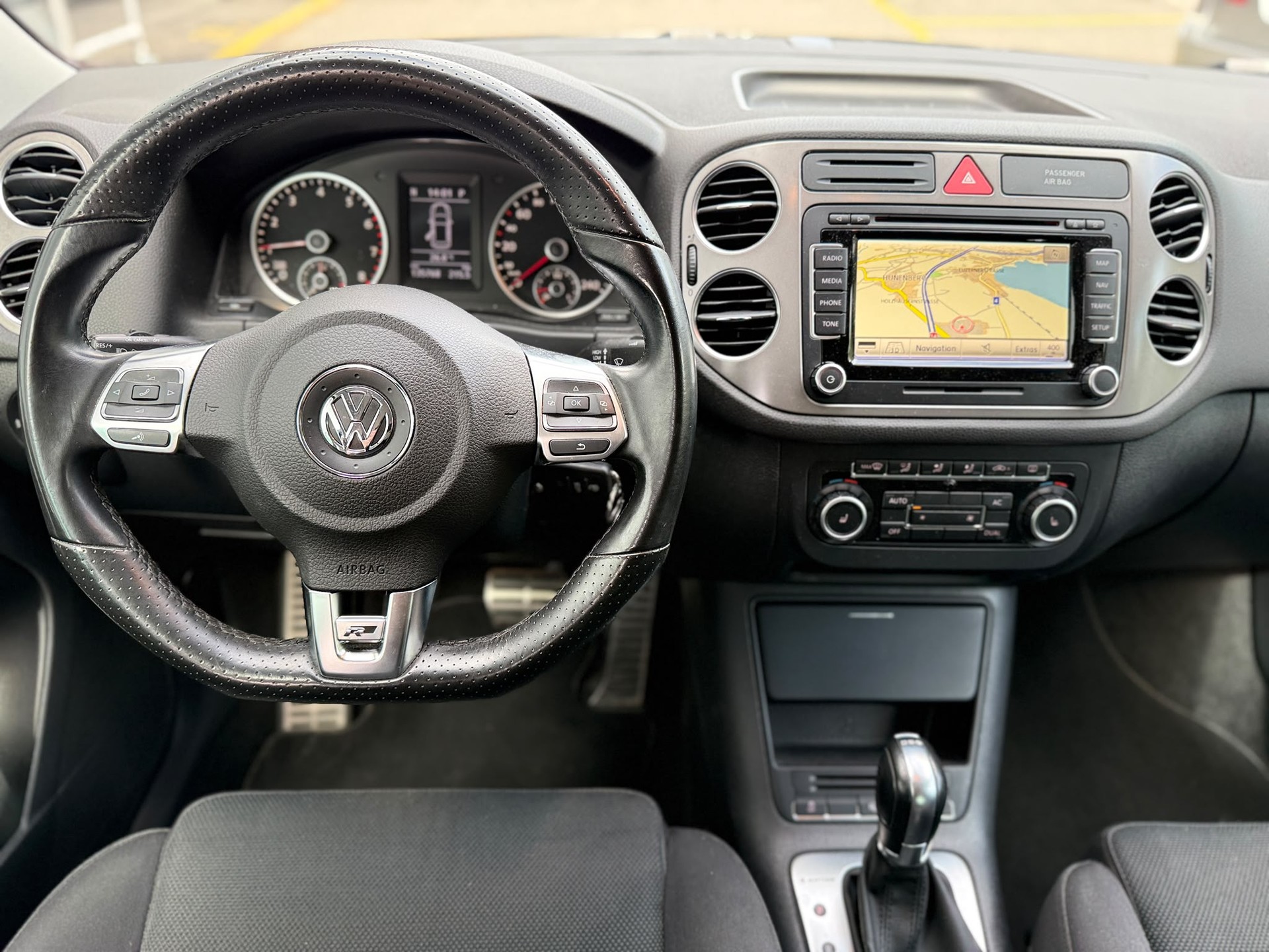 VW Tiguan 2.0 TSI 200 Sport & Style DSG-image-12