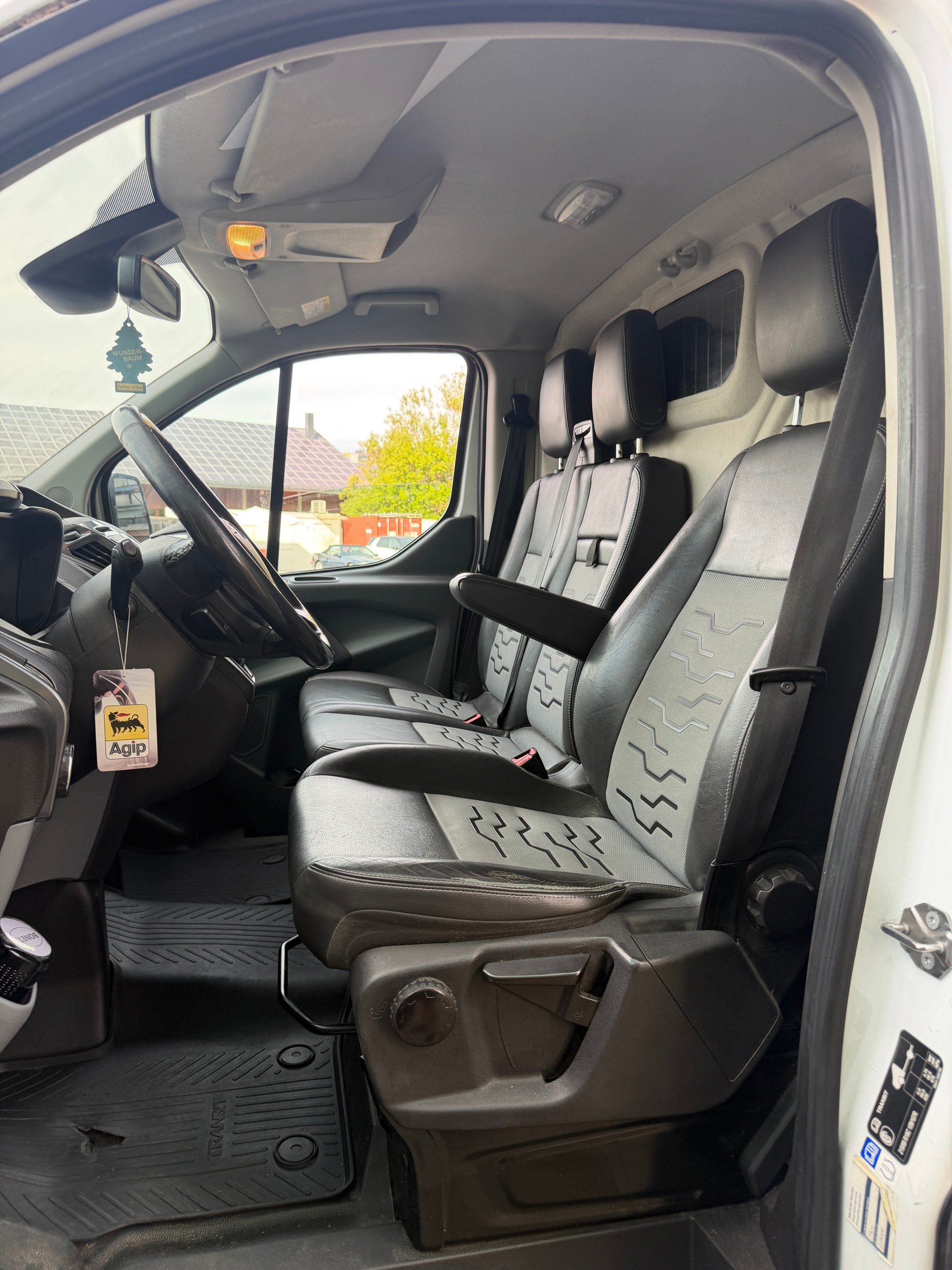 FORD Transit Custom Van 340 L2H1 Trend SelectShift A-image-8