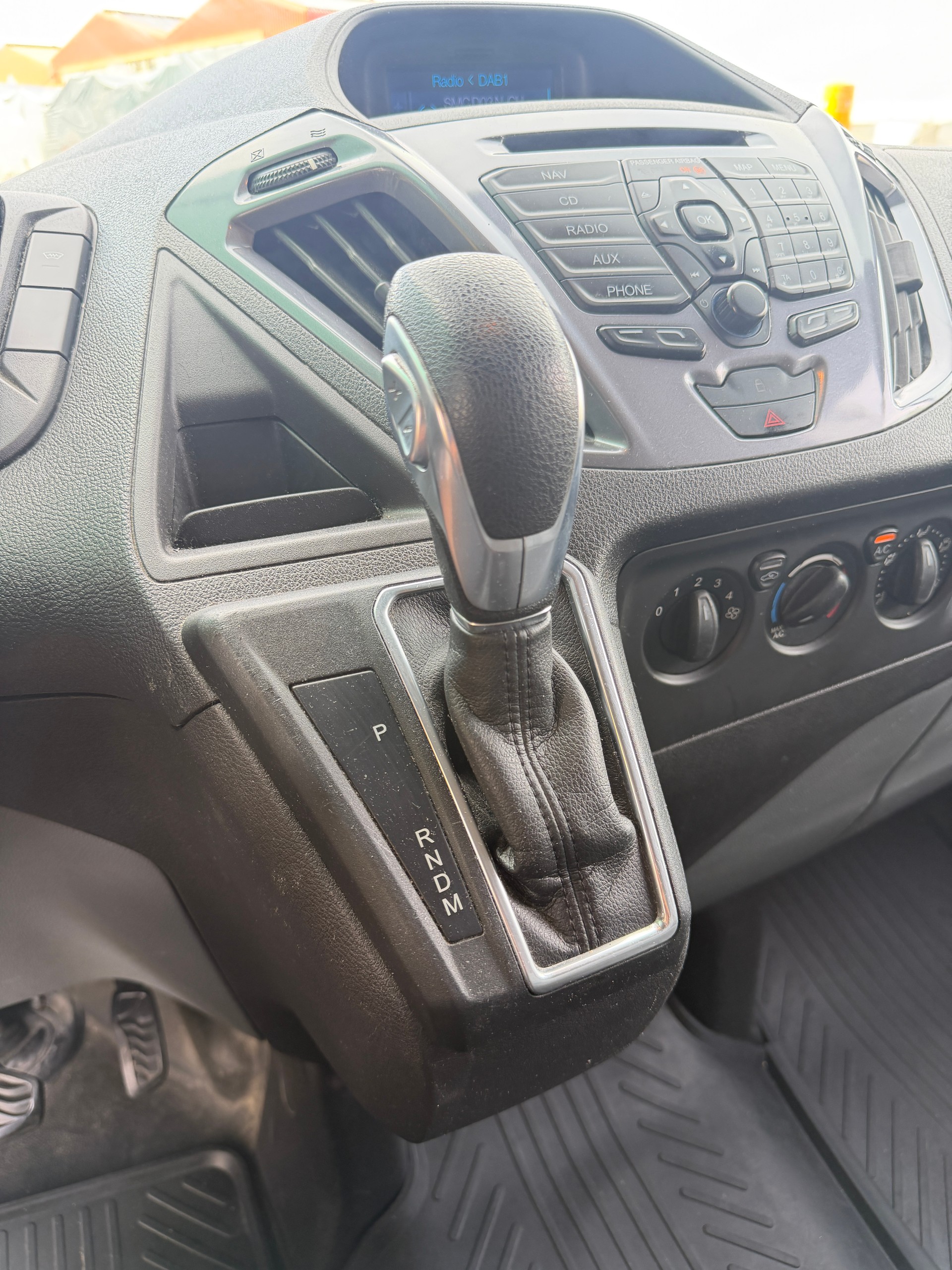 FORD Transit Custom Van 340 L2H1 Trend SelectShift A-image-10